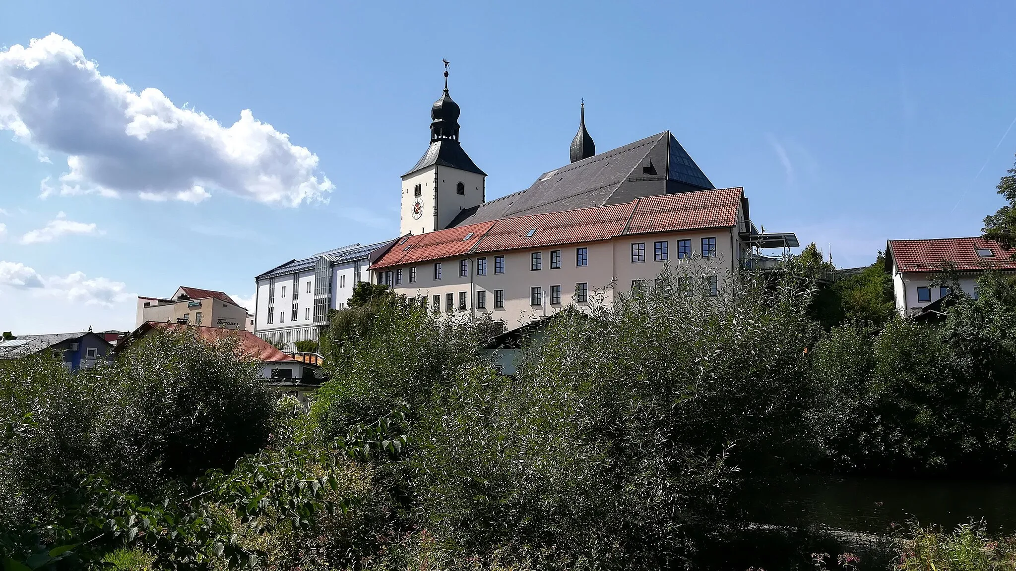 Photo showing: Die Regener Stadtpfarrkirche Sankt Michael ist ein im Laufe der Jahrhunderte durch verschiedene Baustile beeinflusstes Gotteshaus.