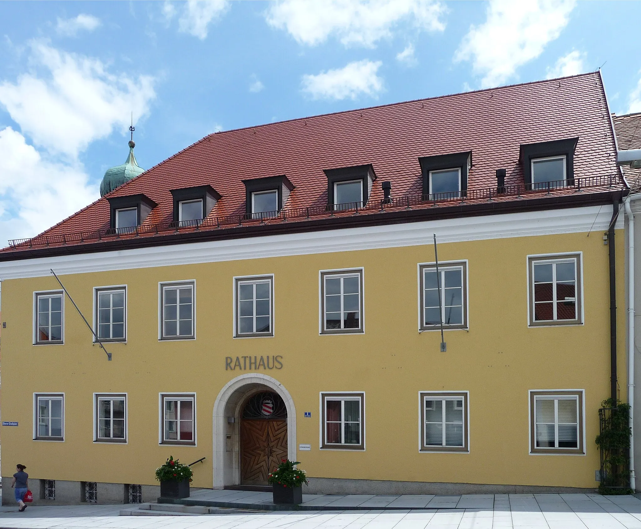 Photo showing: Das Rathaus von Landau an der Isar