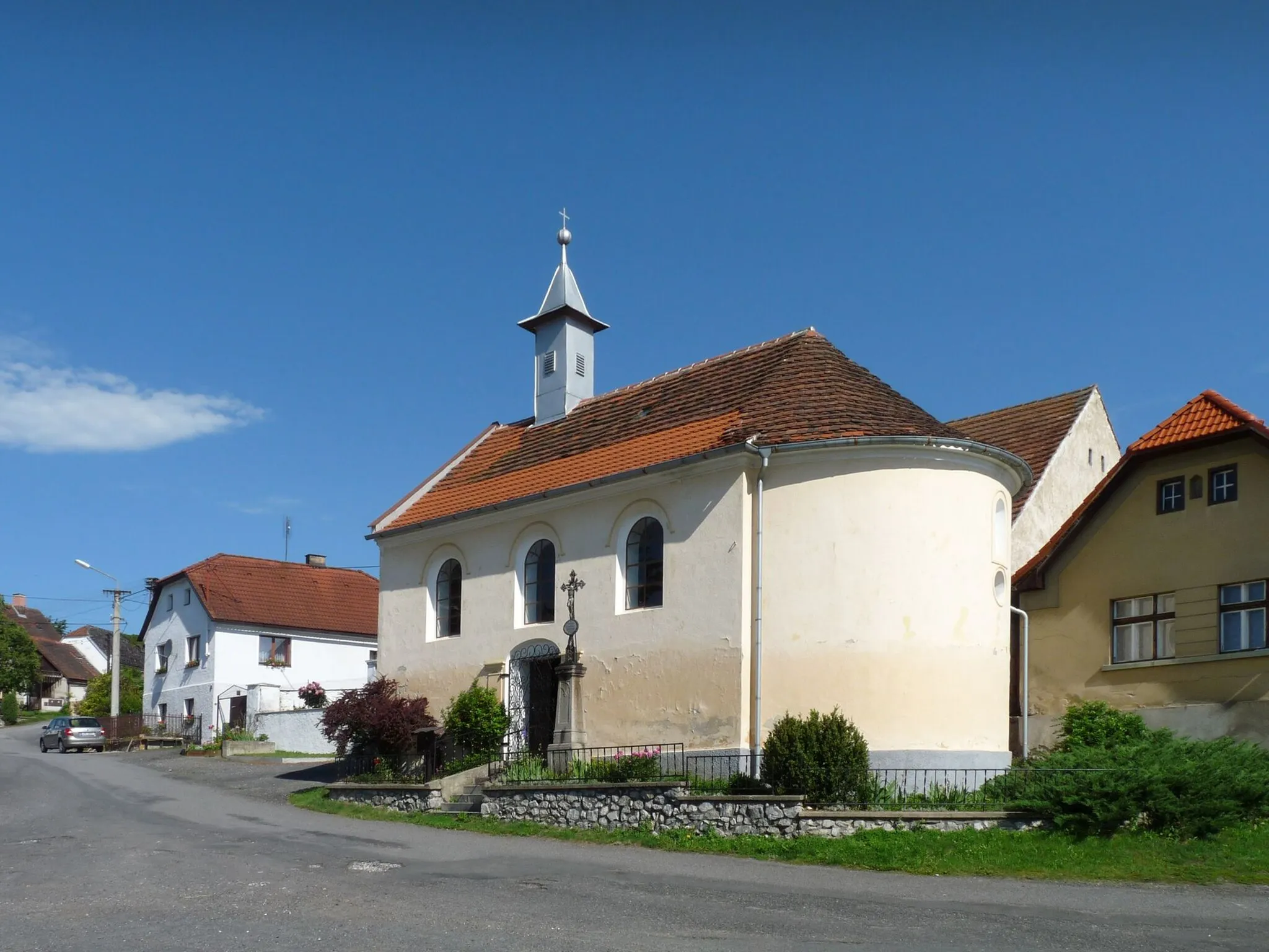 Photo showing: Saints Cyril and Methodius chapel in the municipality of Čímice, Klatovy District, Plzeň Region, Czech Republic.