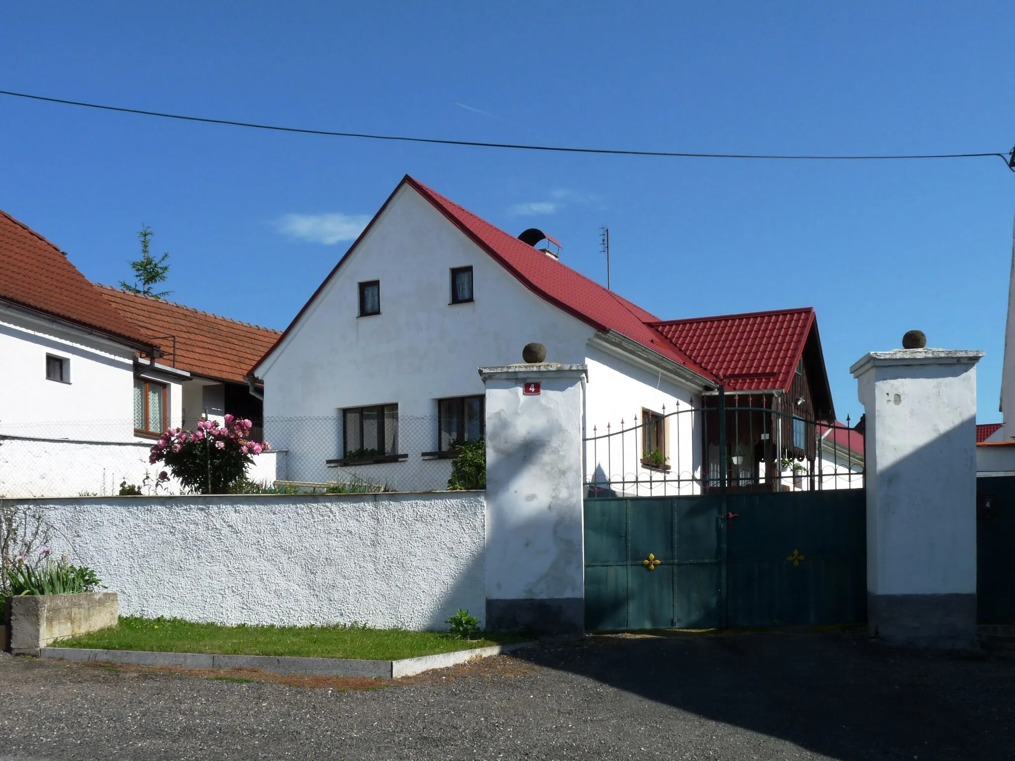 Photo showing: House No 4 in the municipality of Čímice, Klatovy District, Plzeň Region, Czech Republic.