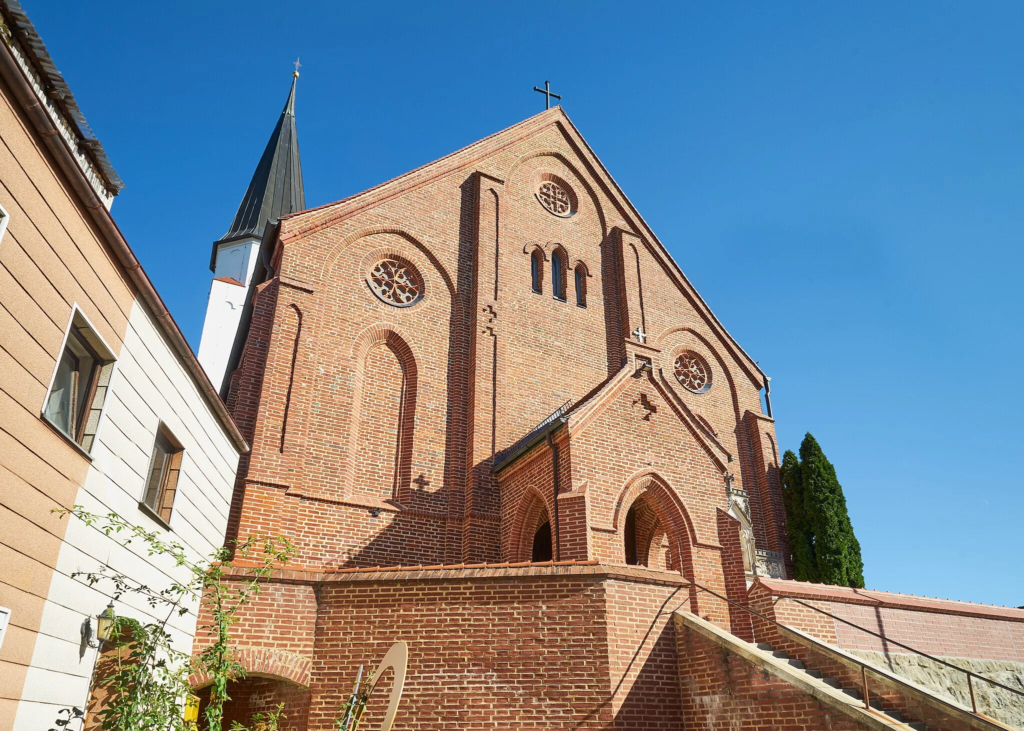 Photo showing: Katholische Pfarrkirche St. Laurentius in Falkenberg, Ansicht von Westen