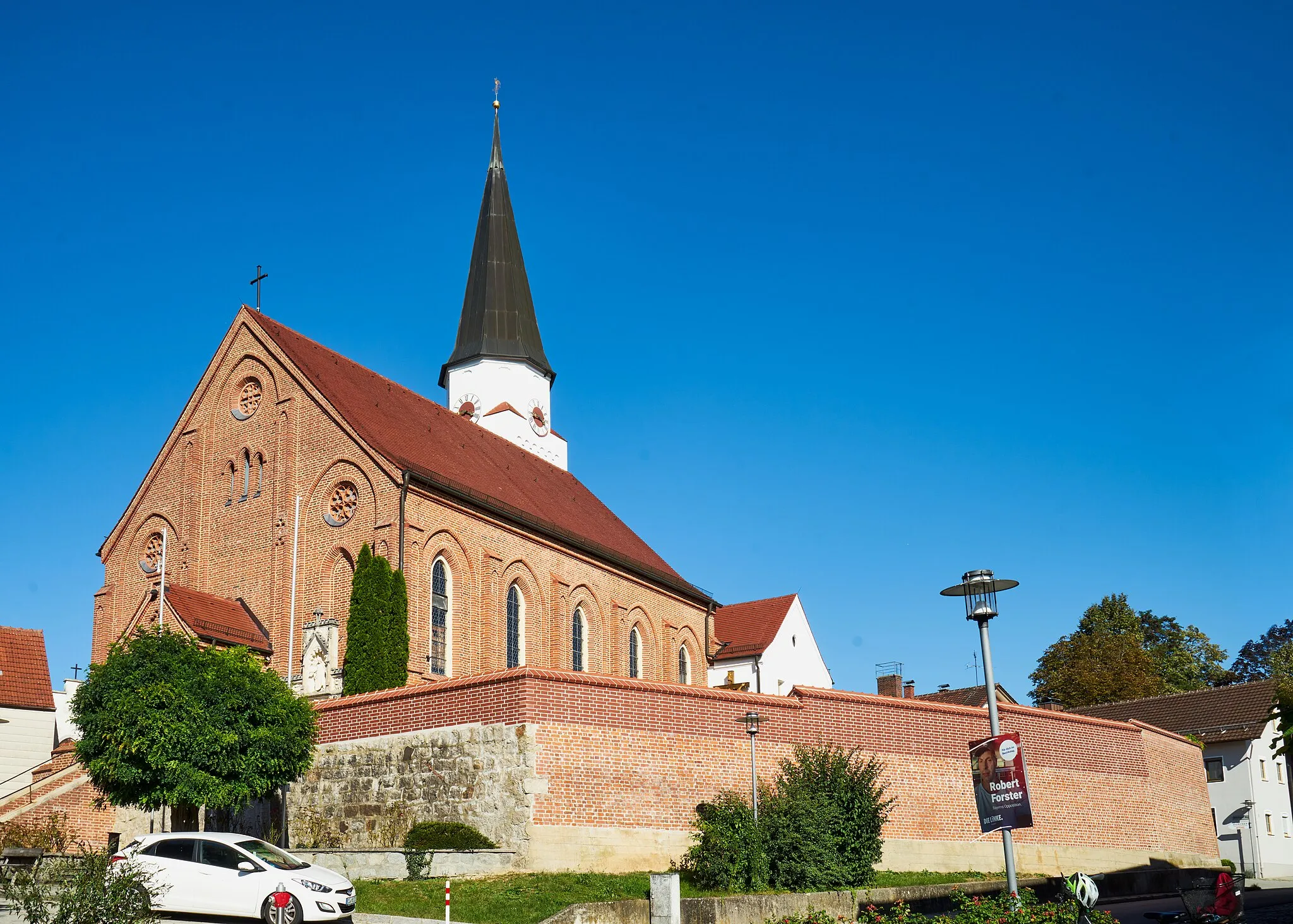 Photo showing: Katholische Pfarrkirche St. Laurentius in Falkenberg, Ansicht von Südwesten