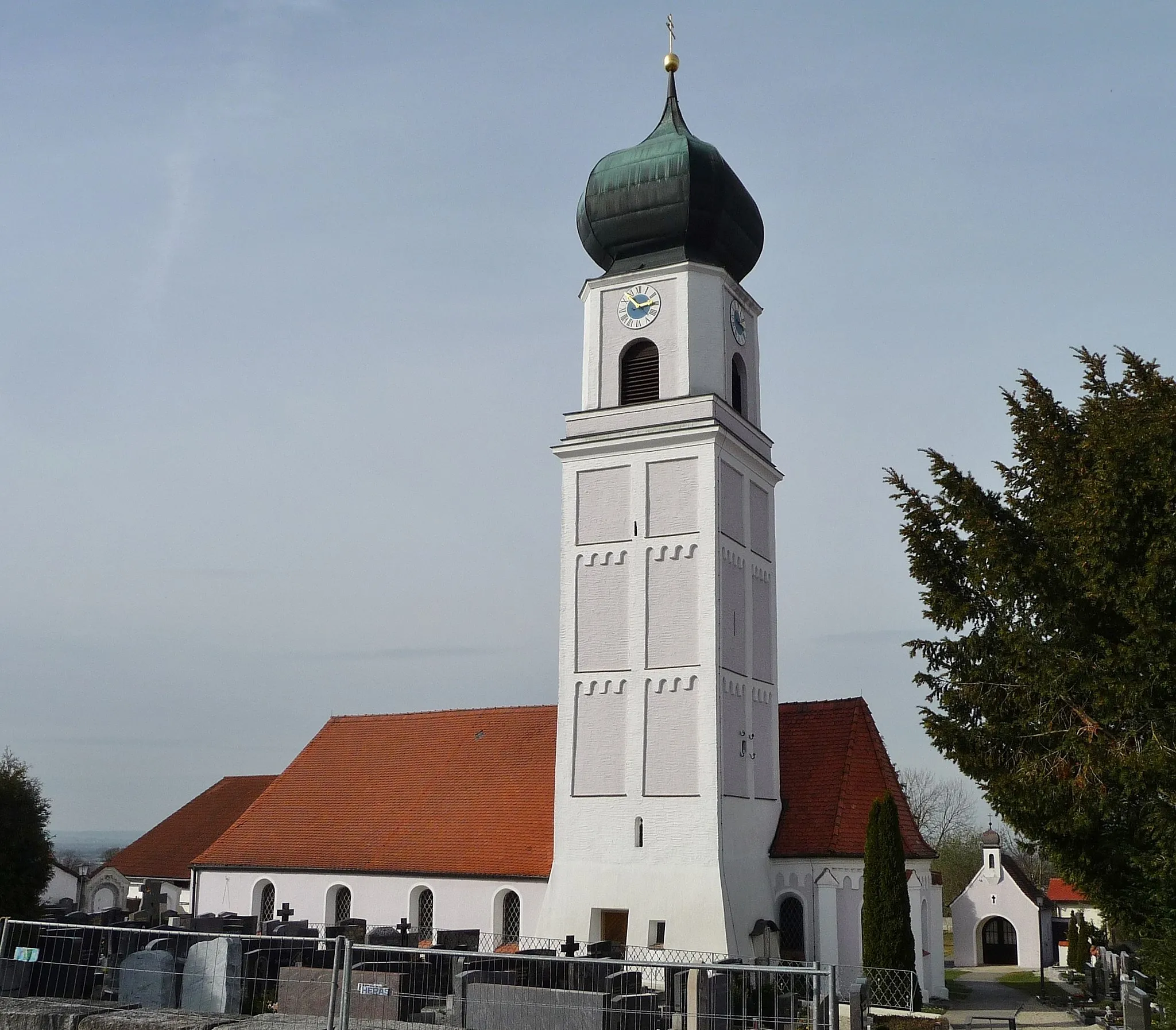 Photo showing: Die Pfarrkirche St. Laurentius in Zeholfing