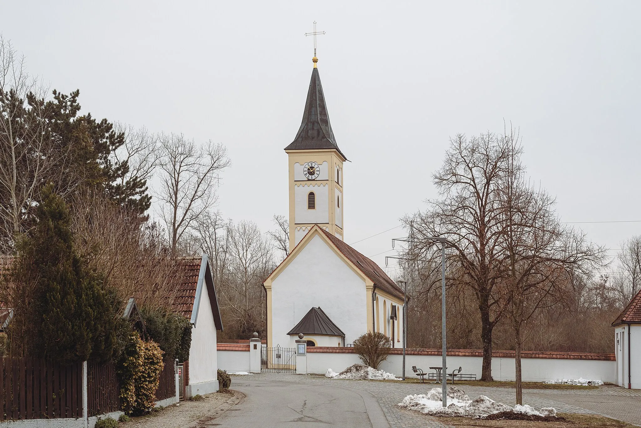 Photo showing: View to the church St. Stephan in Pielweichs.