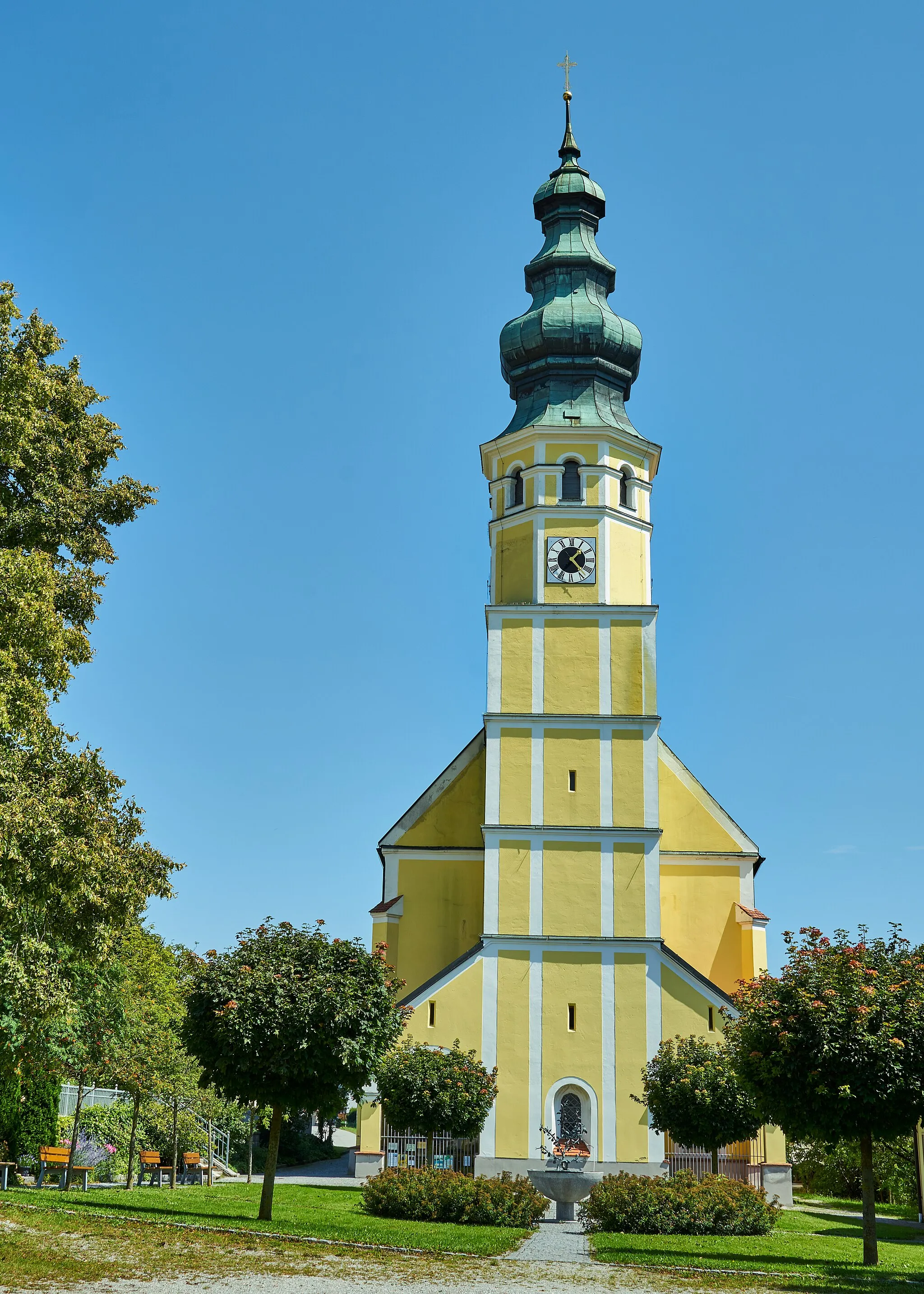 Photo showing: Katholische Wallfahrtskirche Mariä Himmelfahrt Sammarei, Ansicht von Westen