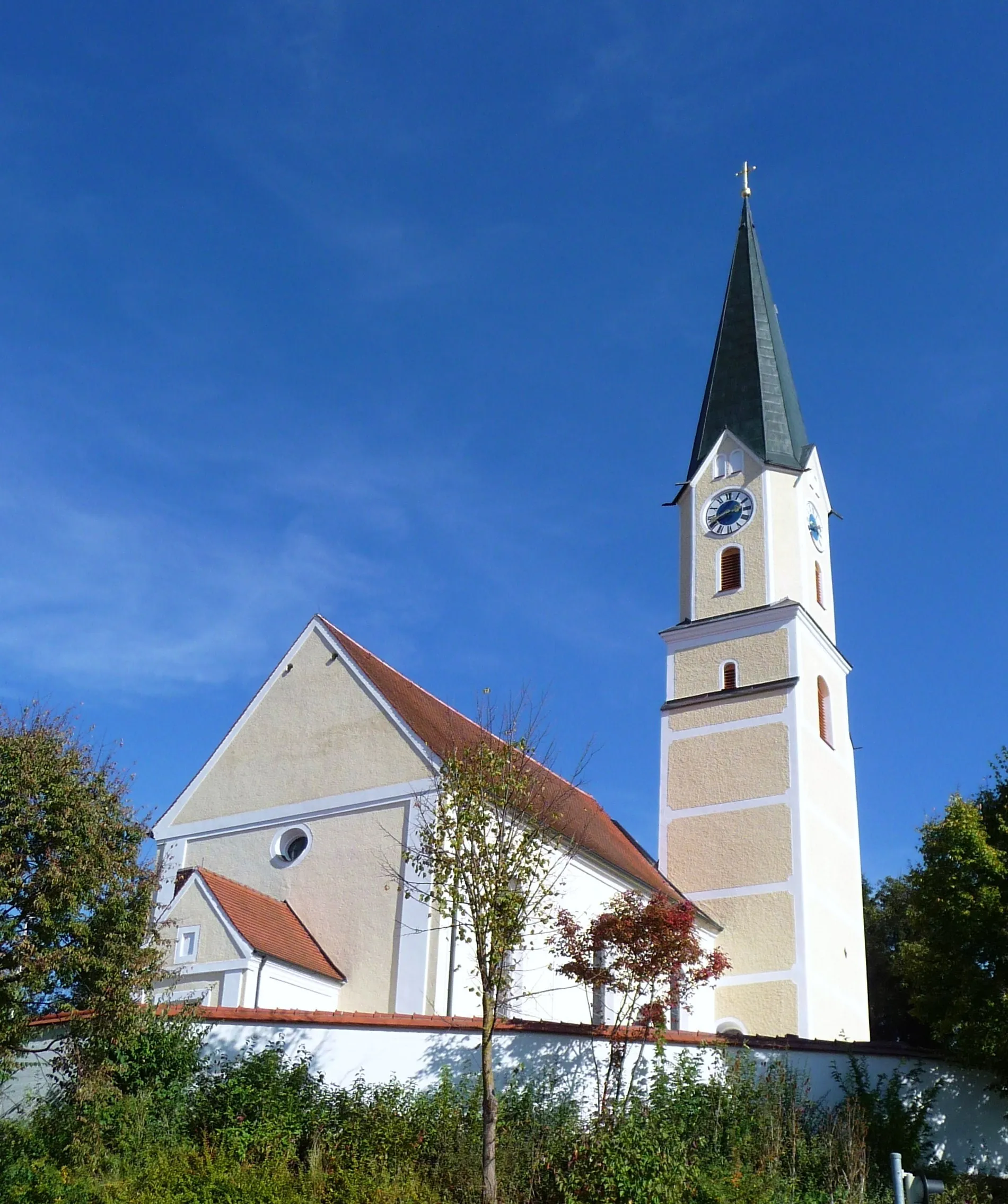 Photo showing: Die Pfarrkirche St. Willibald in Weihmichl