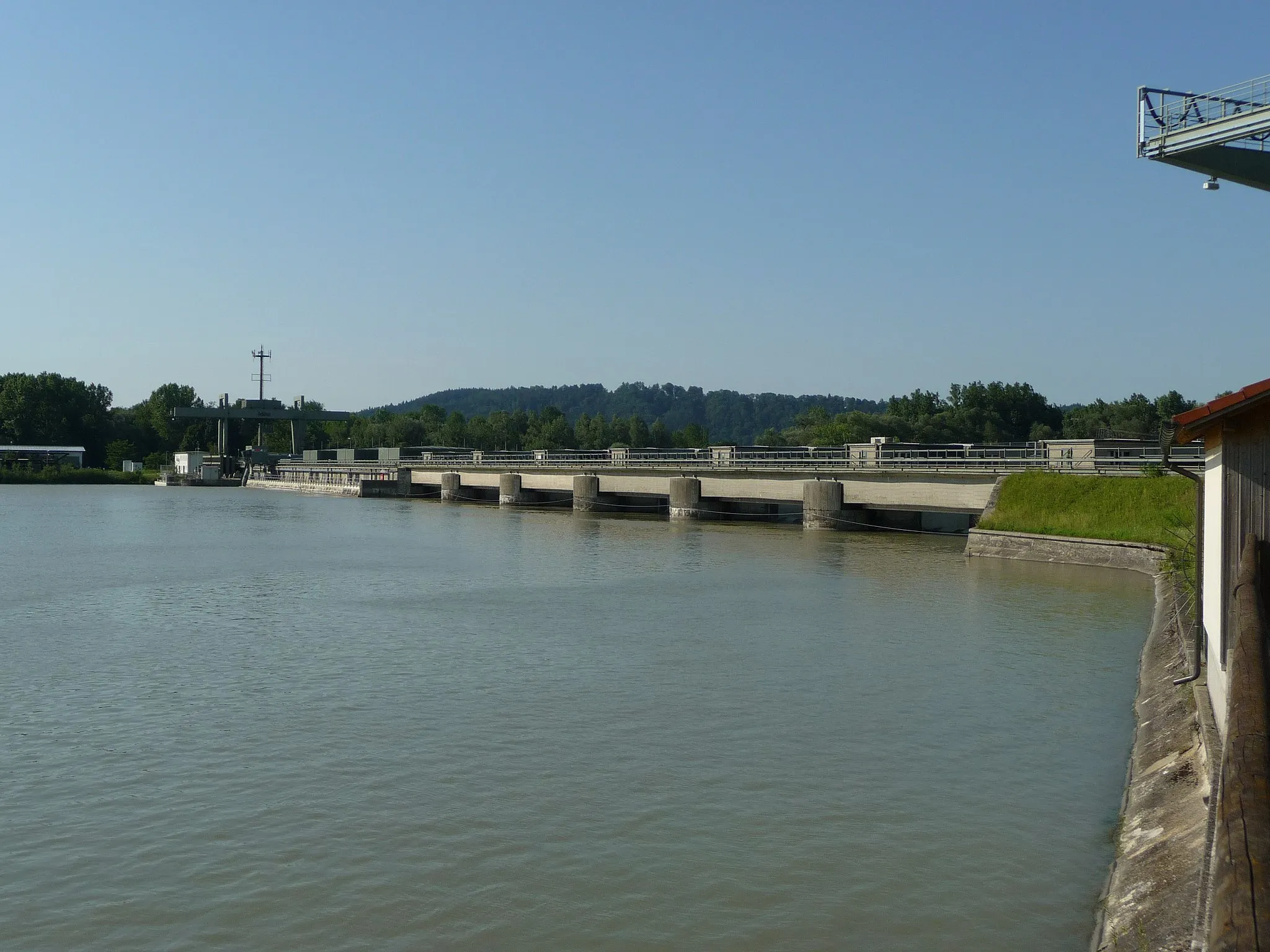 Photo showing: View of the Ering-Frauenstein hydroelectric power plant at the river Inn.