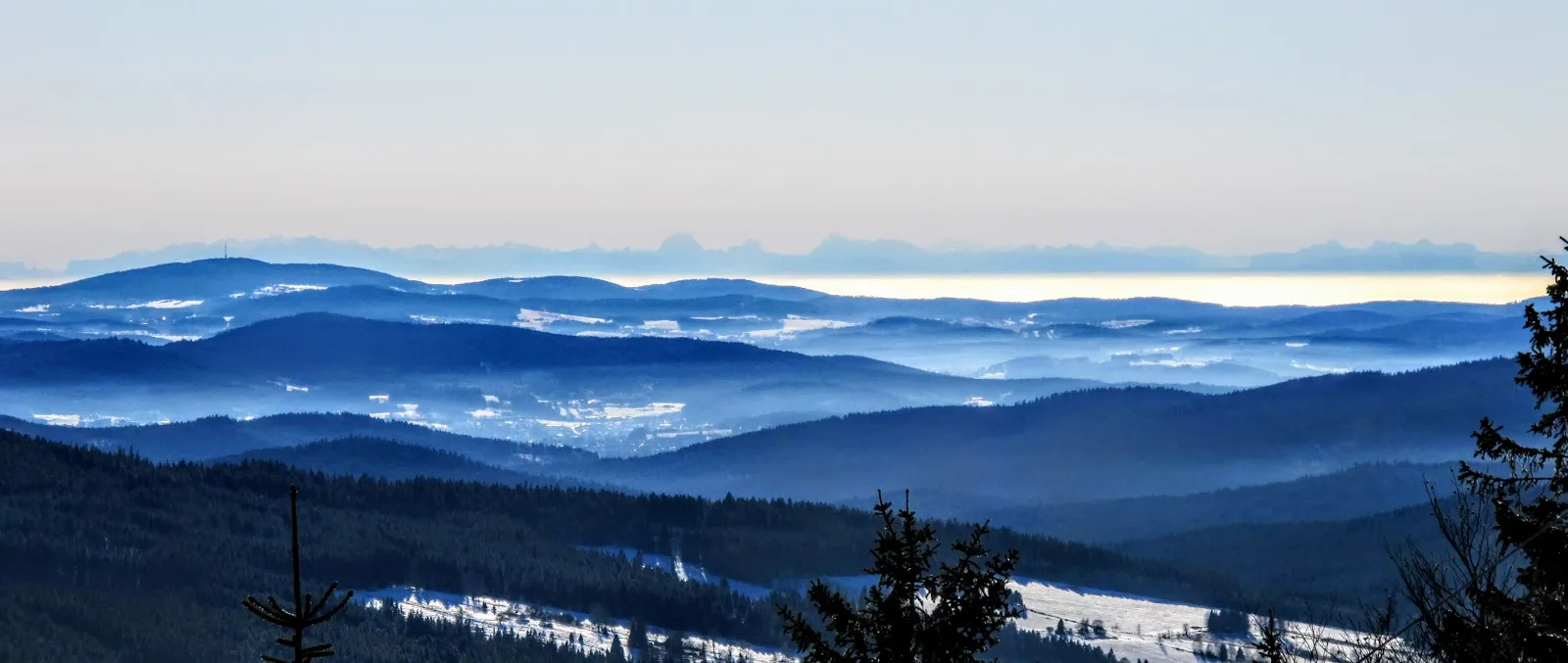 Photo showing: View from Pancíř (1214 m) with the Alps visible on the horizon