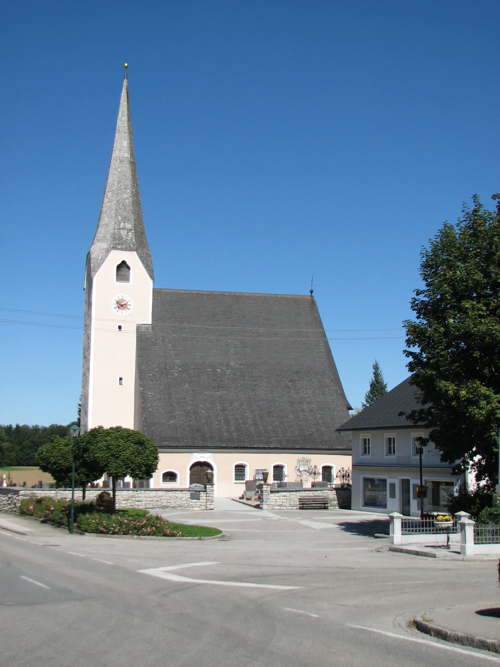 Photo showing: Kath. Pfarrkirche hll. Simon und Judas sowie Friedhof