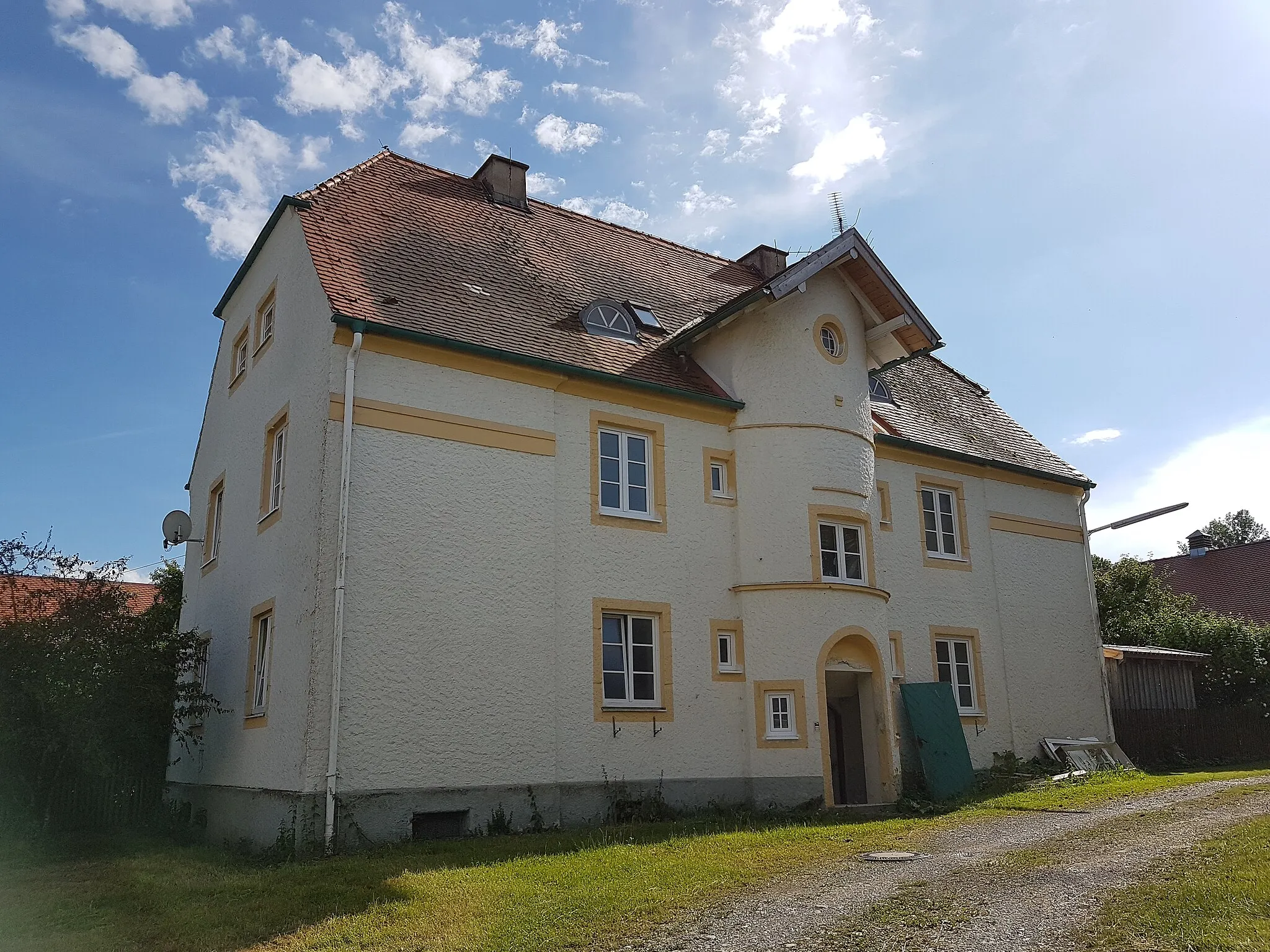 Photo showing: Gut Hübschenried (Gmde. Dieβen a. A.), staatliches landwirtschaftliches Versuchsgut.