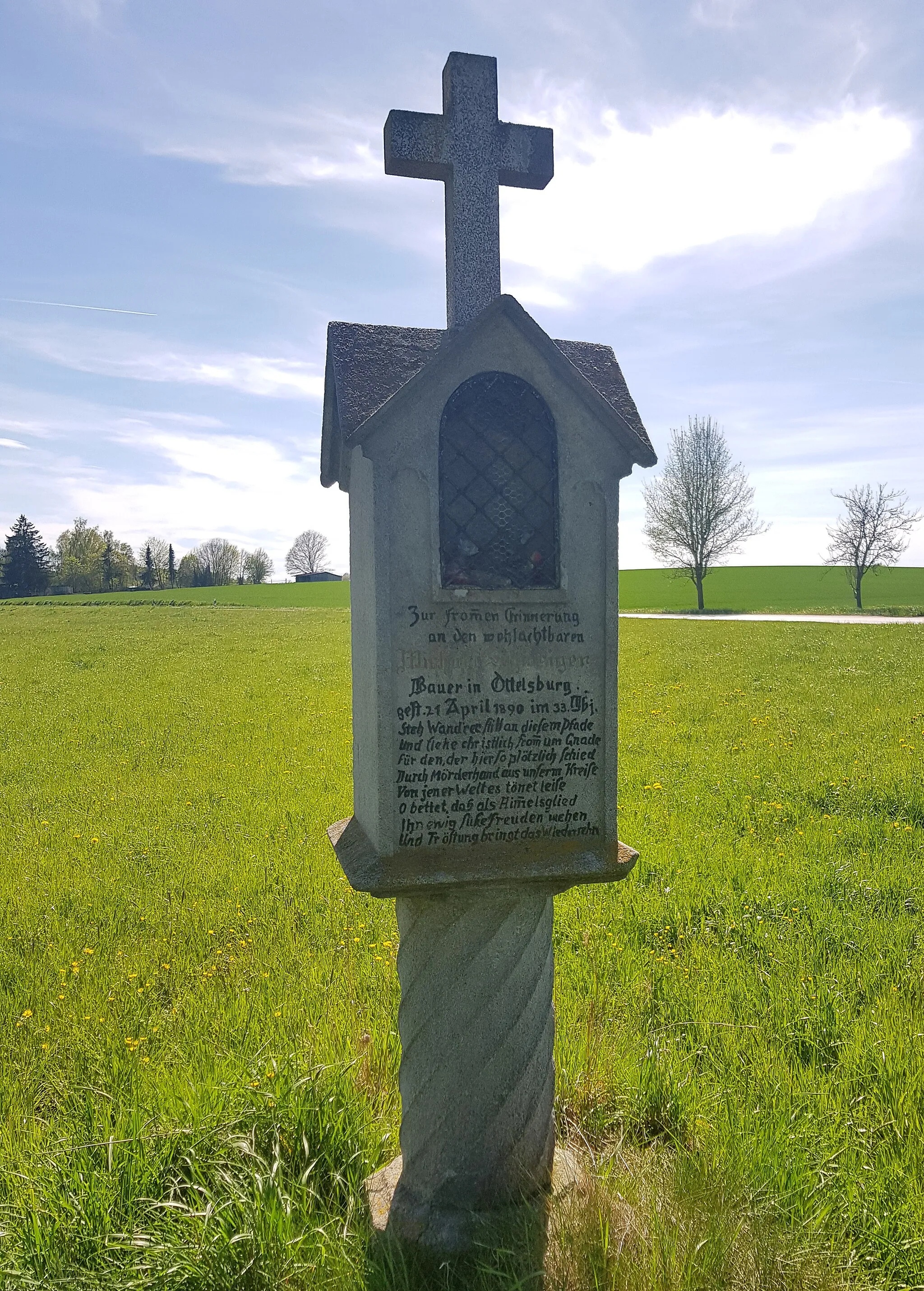 Photo showing: Steinkreuz auf einer Wiese in der Nähe von Ottelsburg bei Pipinsried