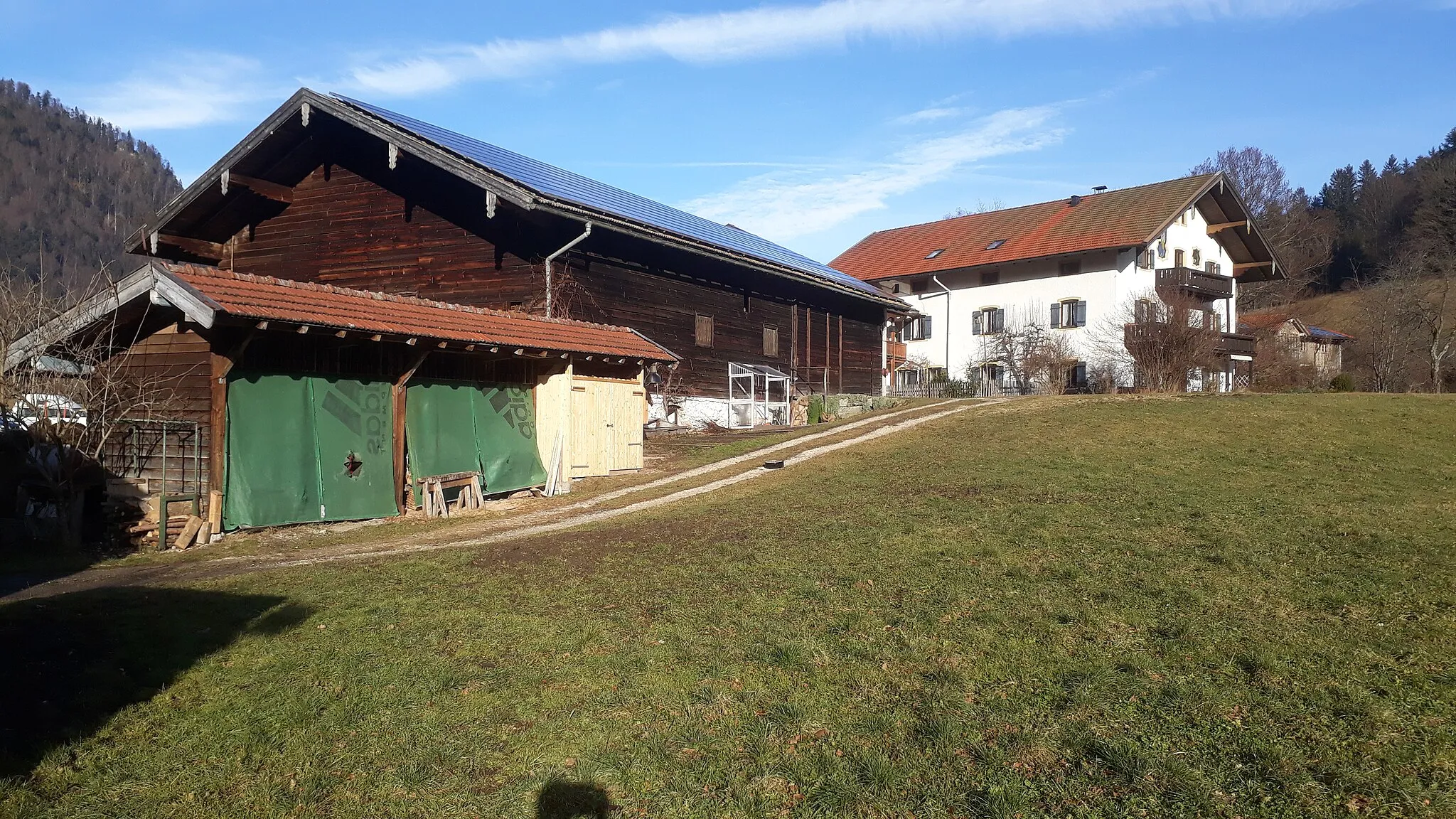 Photo showing: Maiergschwendt seen from the South. On the right the Adlerhügel (772 m), in the background on the left the Westerberg.