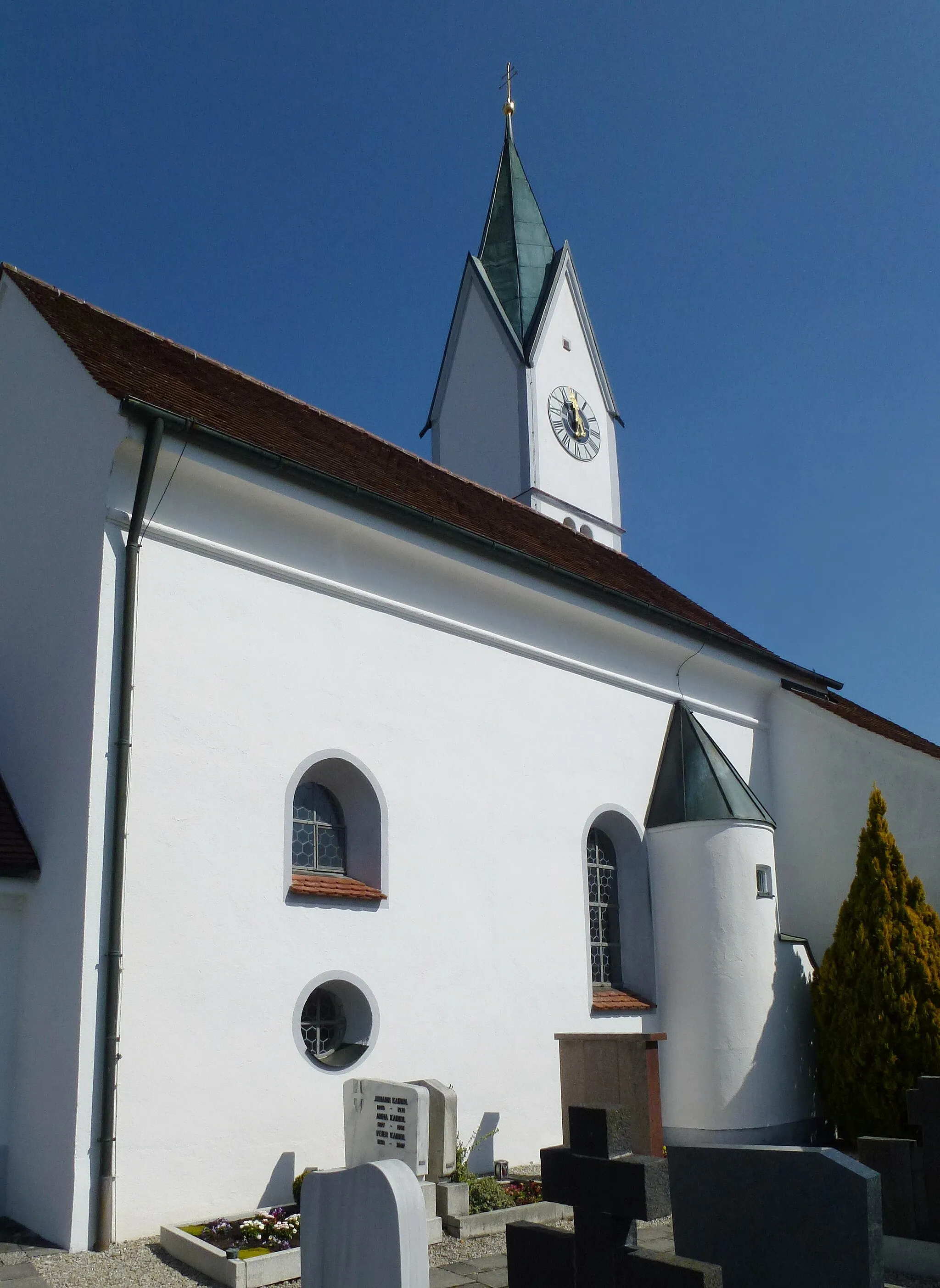 Photo showing: Schöffelding, Peter-Endres-Str.8,  Katholische Pfarrkirche Sankt Urban, Ansicht von SW