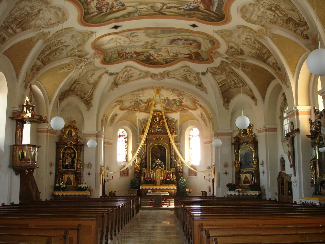Photo showing: Katholische Pfarrkirche St. Martin in Saaldorf/Oberbayern