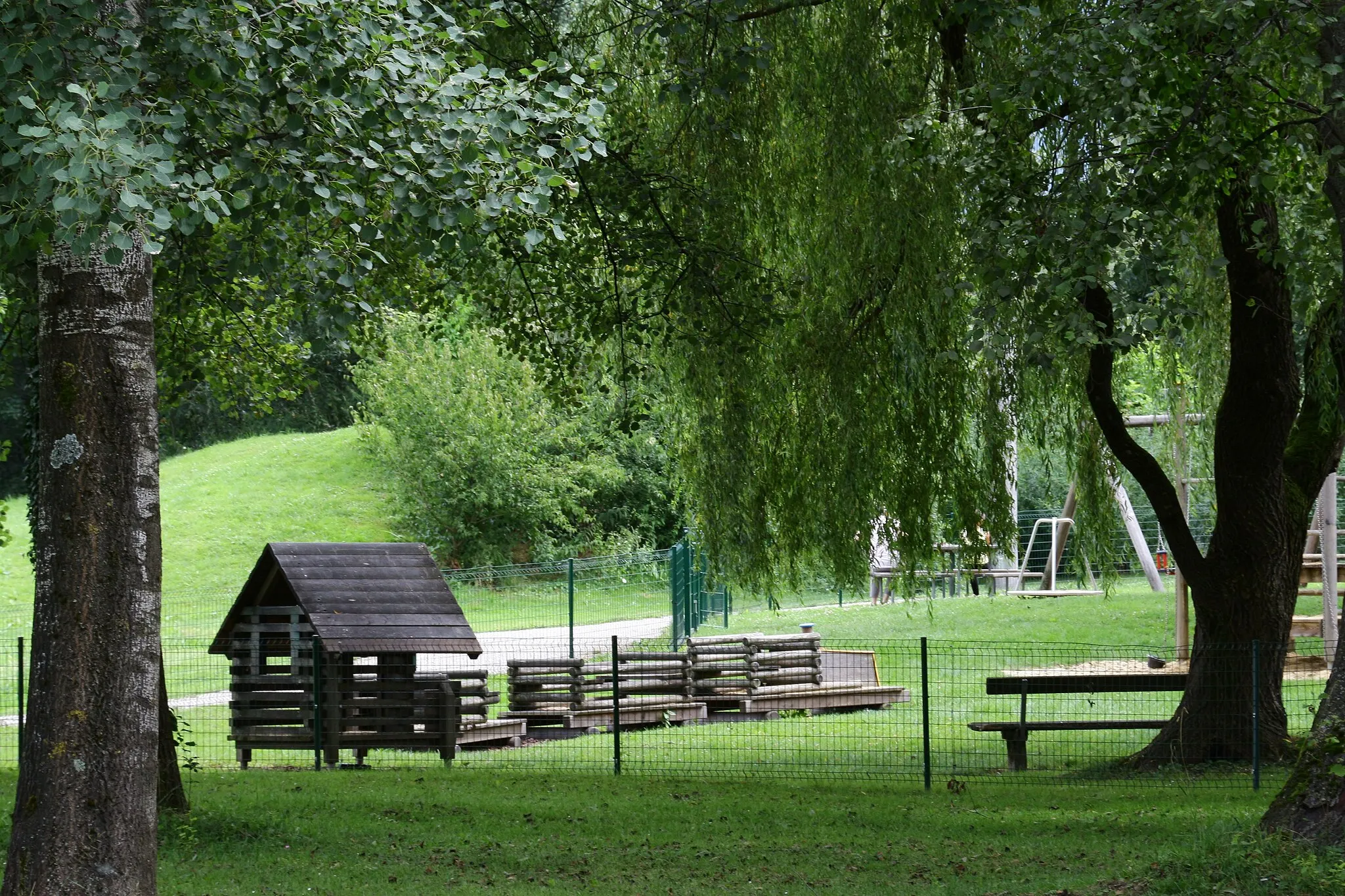 Photo showing: Part of a children's playground at Salzachsee in Salzburg's city quarter Liefering