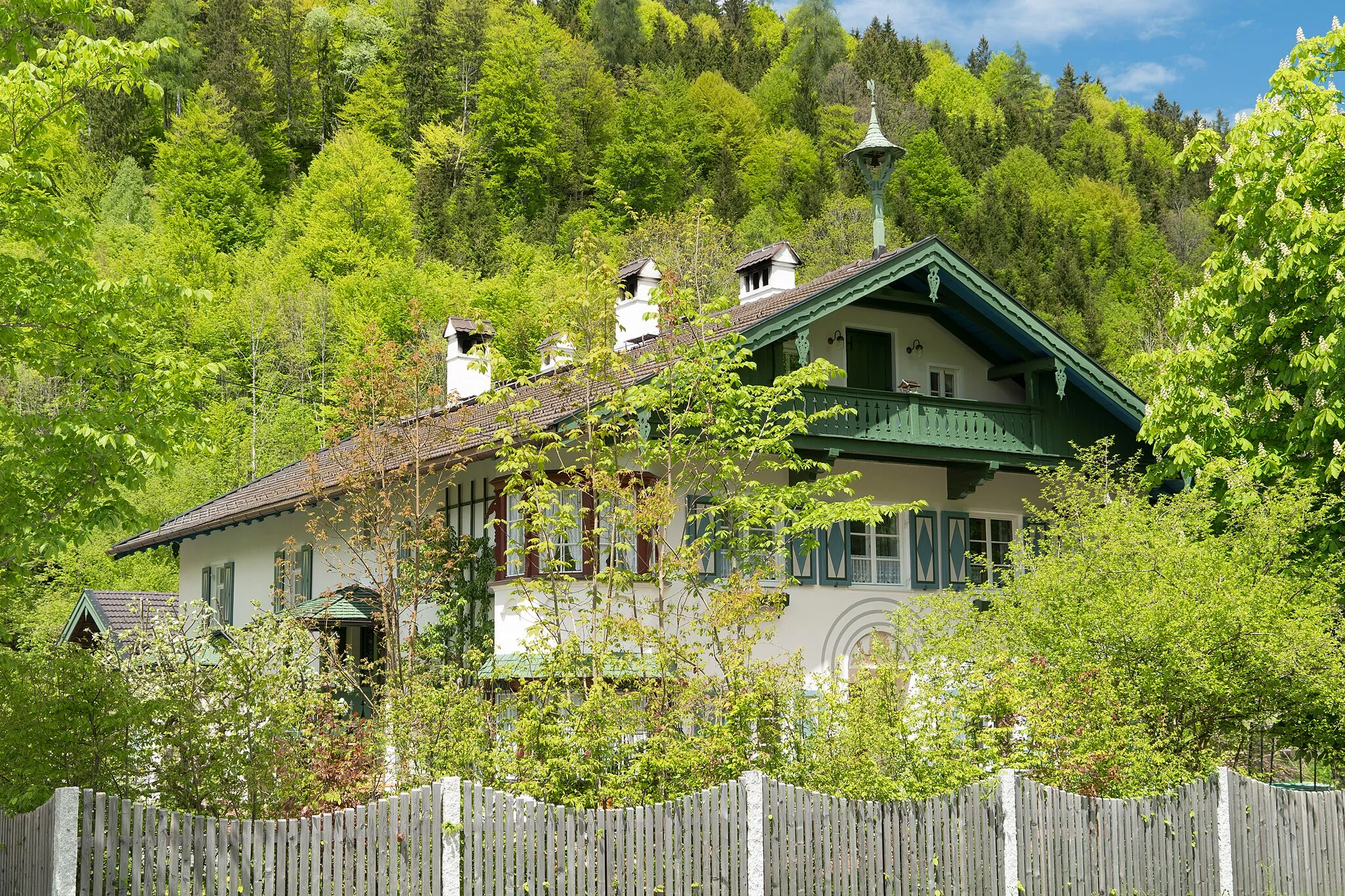 Photo showing: Aschau im Chiemgau, Grattenbach 9, Baudenkmal D-1-87-114-40