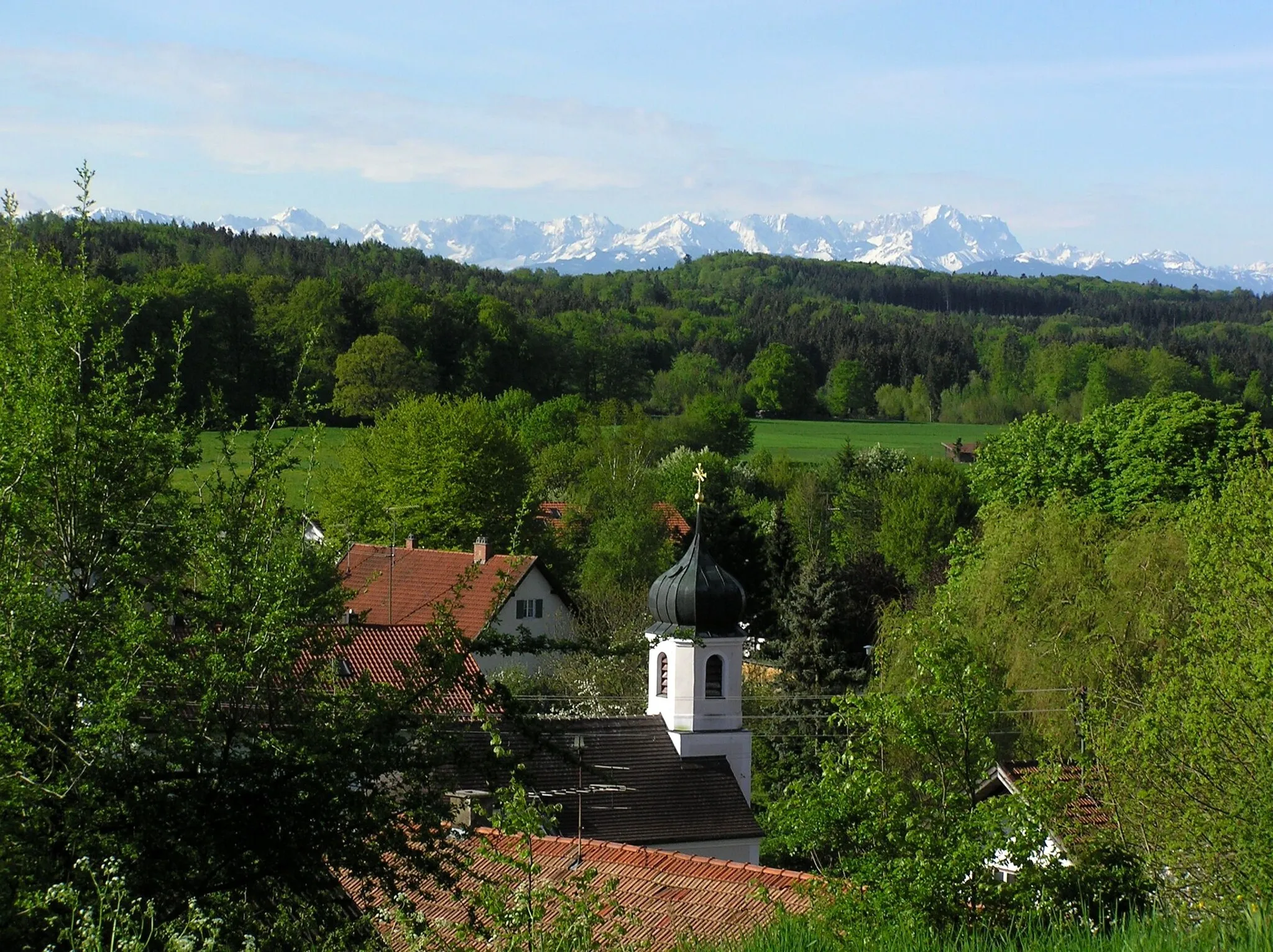 Photo showing: Blick auf die inmitten des Dorfes Landstetten gelegene Jakobuskirche.