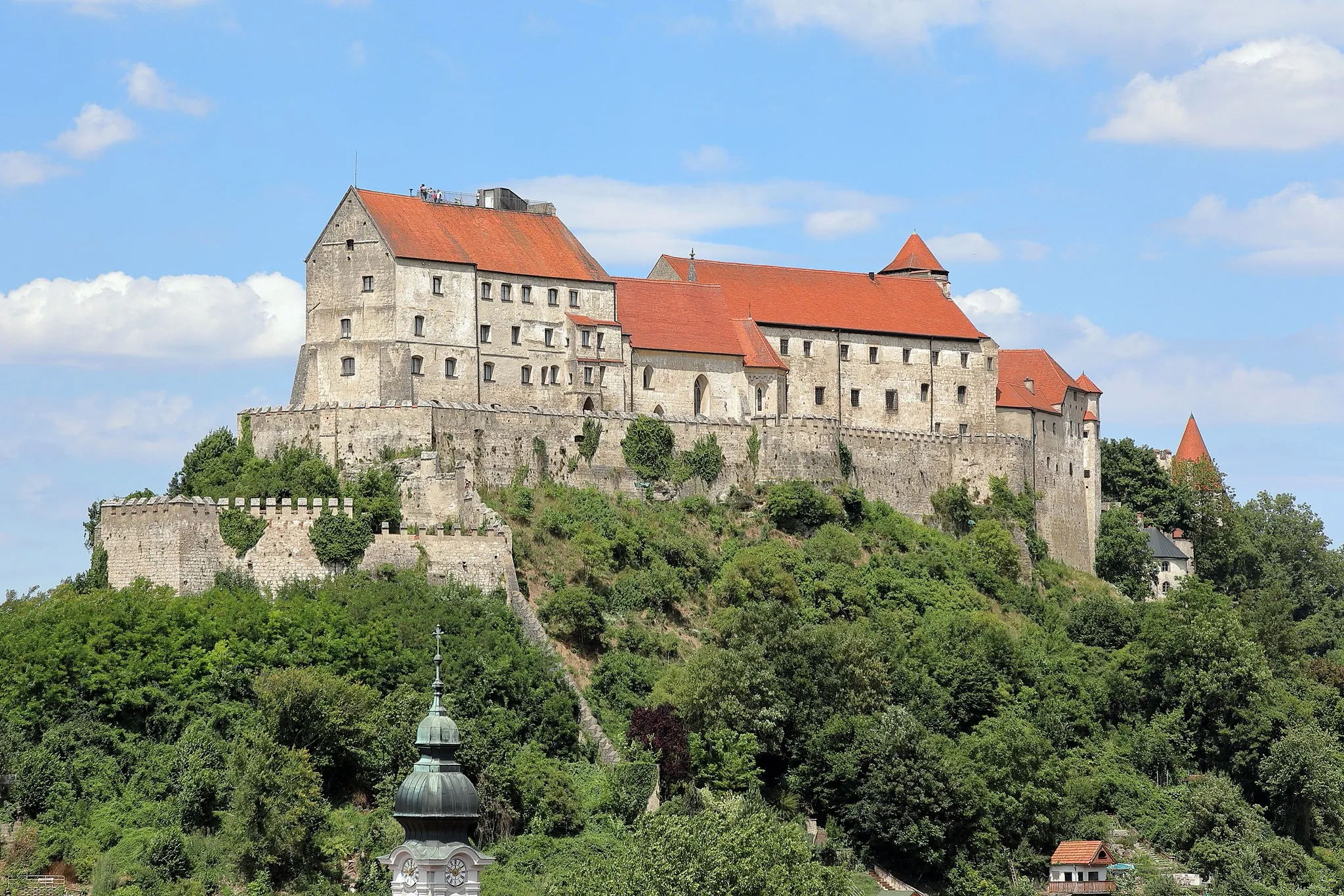 Photo showing: Südansicht der Hauptburg in der deutschen Herzogstadt Burghausen im oberbayerischen Landkreis Altötting.