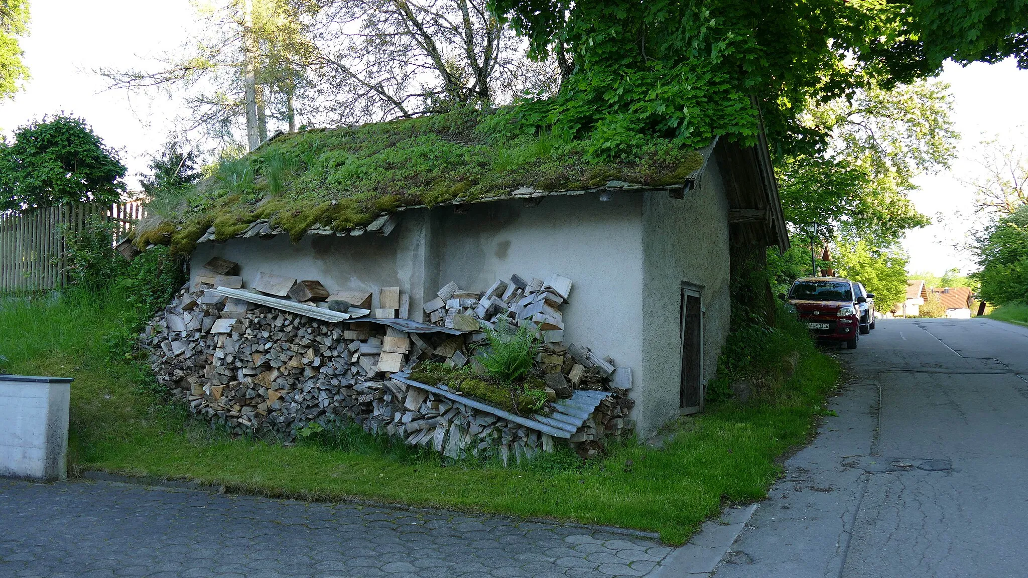Photo showing: Old house on Weilheimer Straße - Traubing, Bavaria, Germany, 31.05.2021
