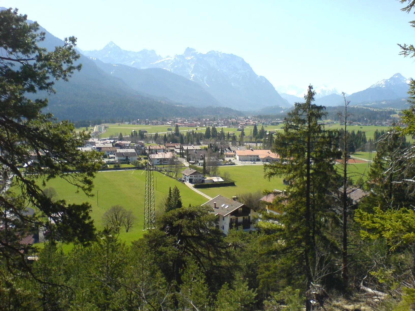 Photo showing: Wallgau, Blick vom Panoramaweg Richtung KrÃ¼n