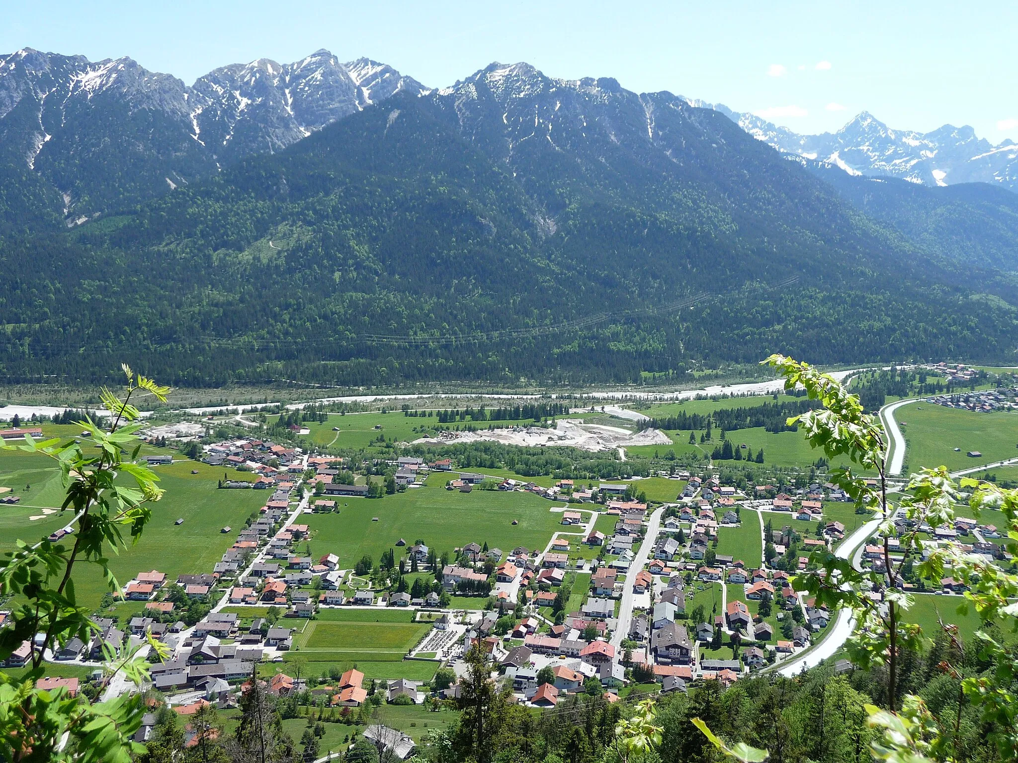 Photo showing: Wallgau, Germany, view from „Krepelschrofen“ mountain to „Schöttlkarspitze“