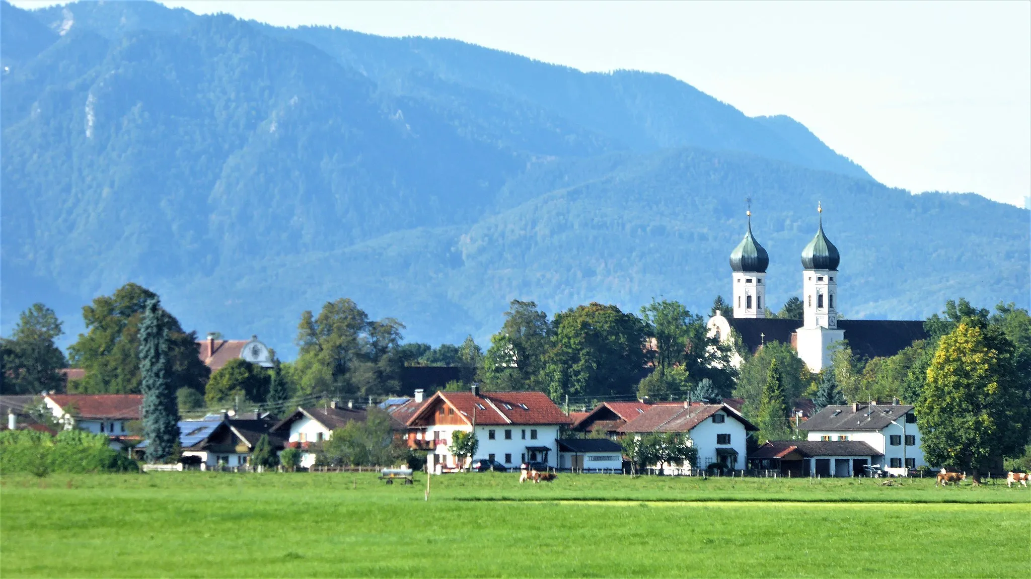 Photo showing: the Monastery Benediktbeuern is located near Kochelsee. It is famuous for it production of flawless glass and the discovery of the spectral analysis of sun light by Joseph von Fraunhofer,