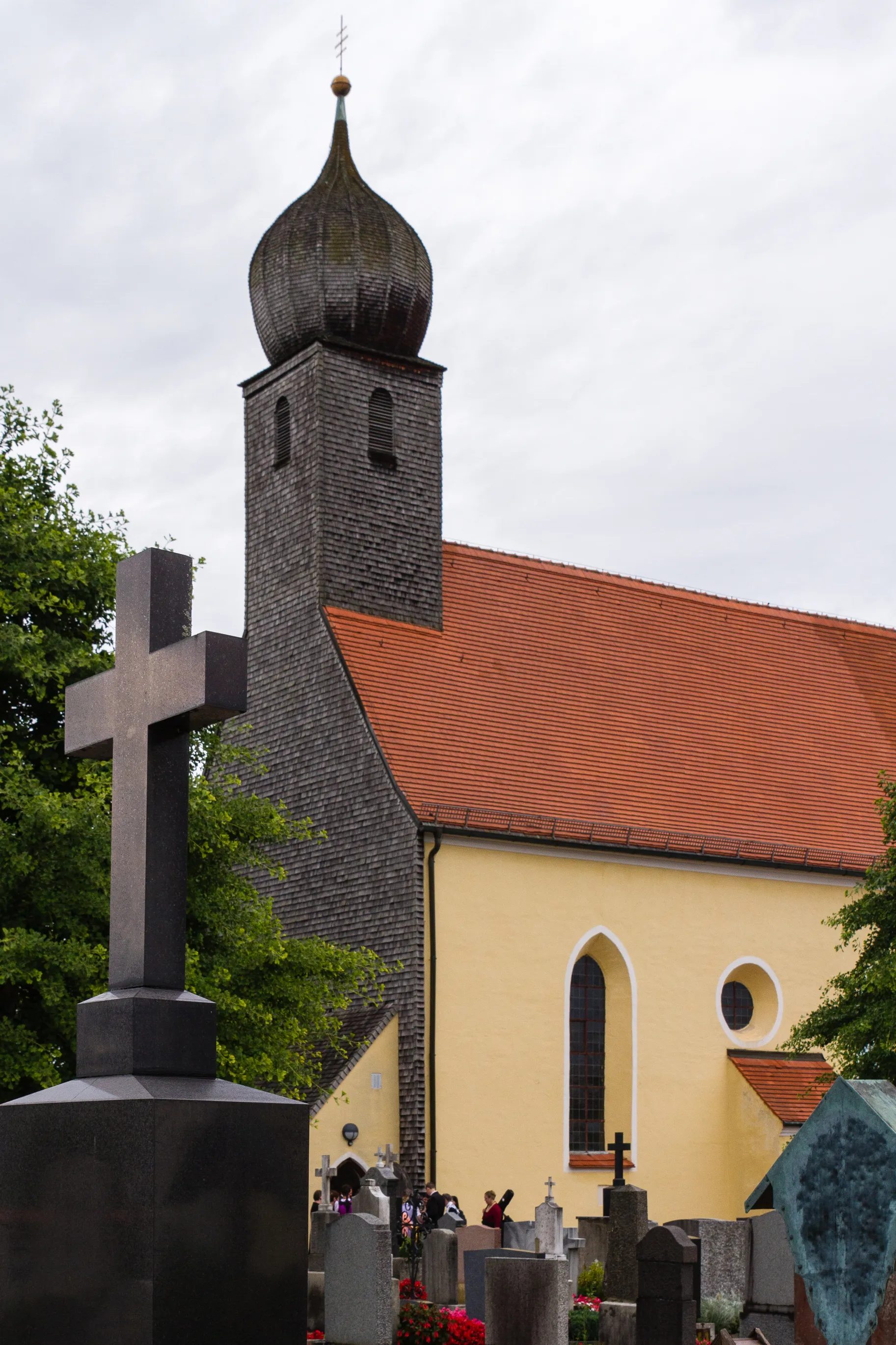 Photo showing: This is a photograph of an architectural monument. It is on the list of cultural monuments of Bayern, no. D-1-73-147-124.
Designation: St. Laurentius Construction time: 1624 Description: Catholic daughter church St. Nantovinus (former Sanctuary) Nantwein.

Nave by Gothic hall church with Baroque interior.
Baroque hall structure with a polygonal apse and western-style imperial roof gable rider, late Gothic in the core, after 1604 increased, with furnishings. Place: Quarter Nantwein, Municipality Wolfratshausen, District Bad Tölz-Wolfratshausen, Bavaria, Germany Location: Meßnergassl
House number: 24