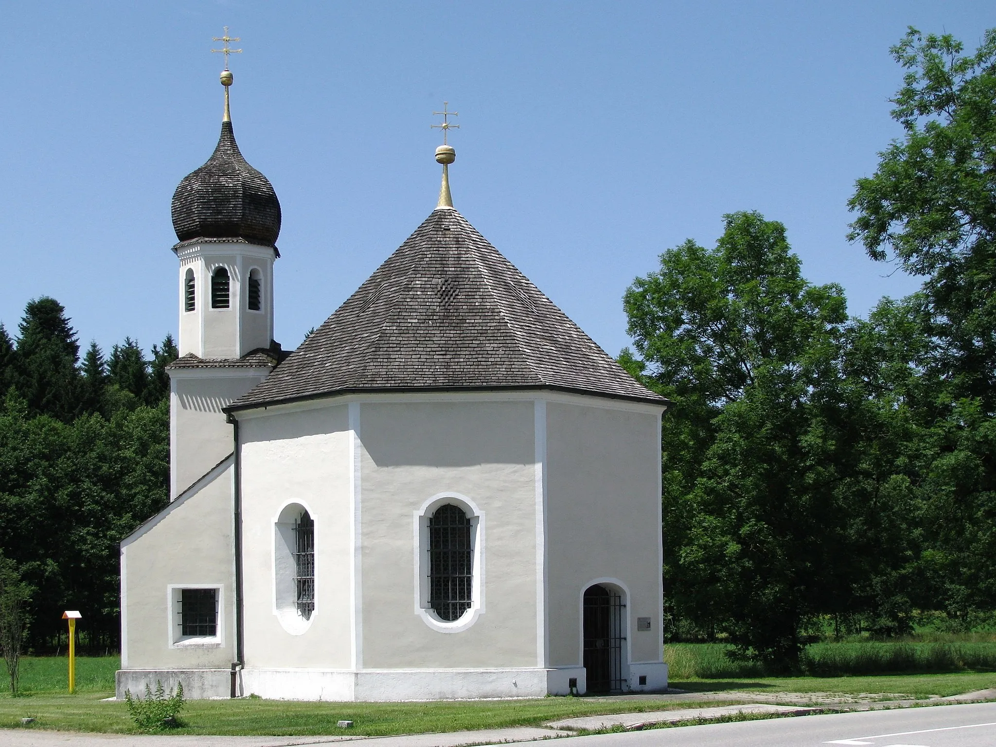 Photo showing: Nikolaus-Kapelle in Geretsried aus östlicher Richtung.