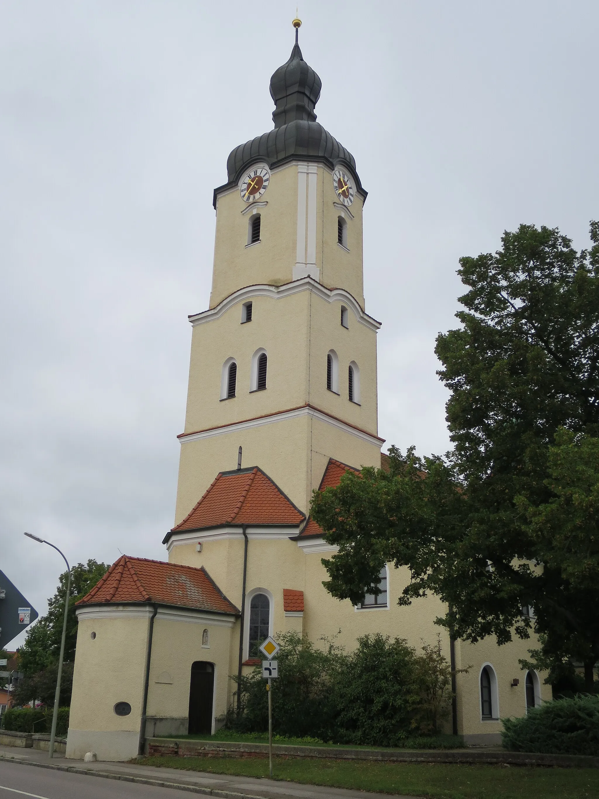Photo showing: Katholische Pfarrkirche St. Blasius in Zuchering.