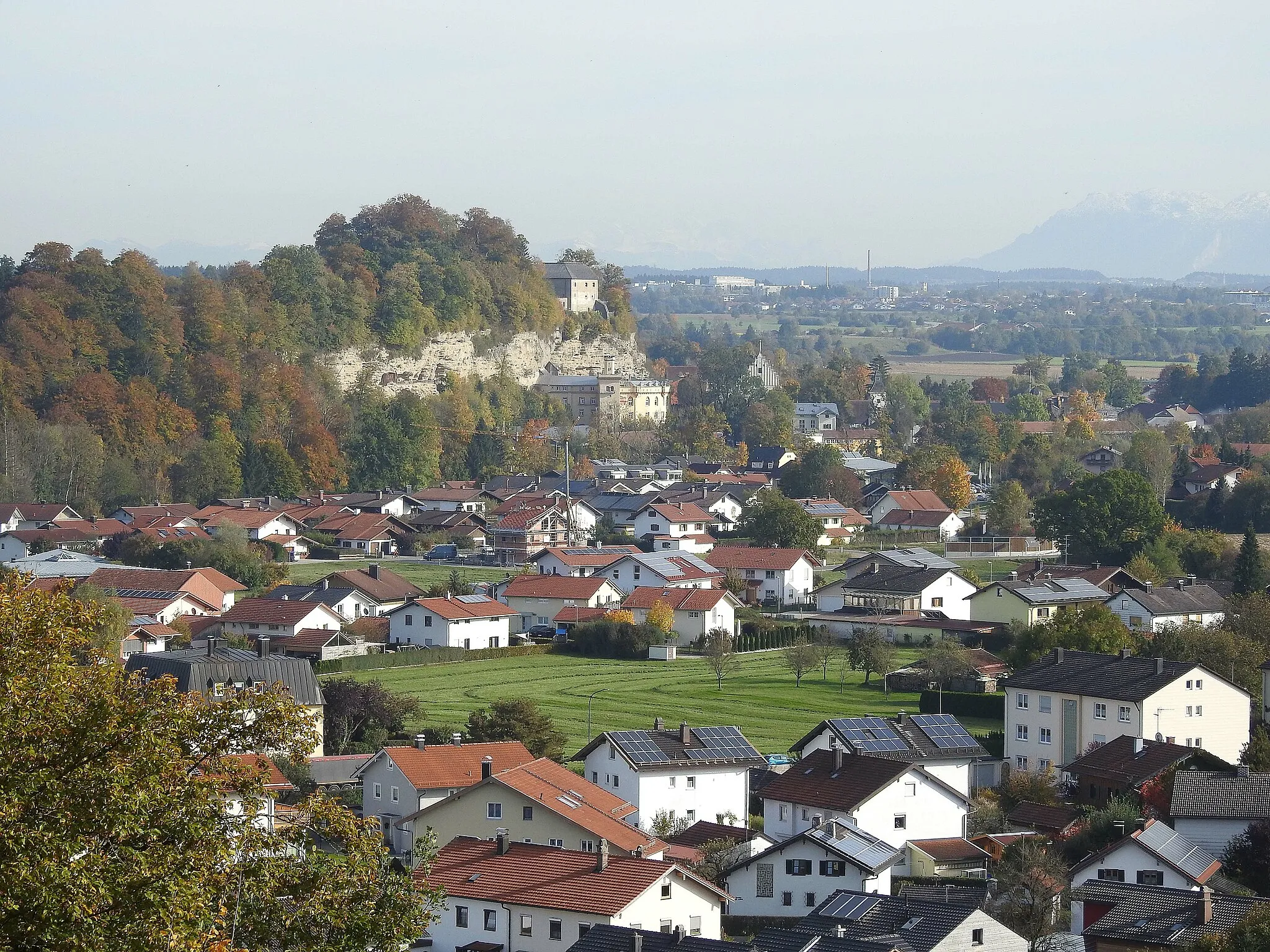Photo showing: Stein an der Trau mit Schloss Stein von Nordwesten, Traunreut