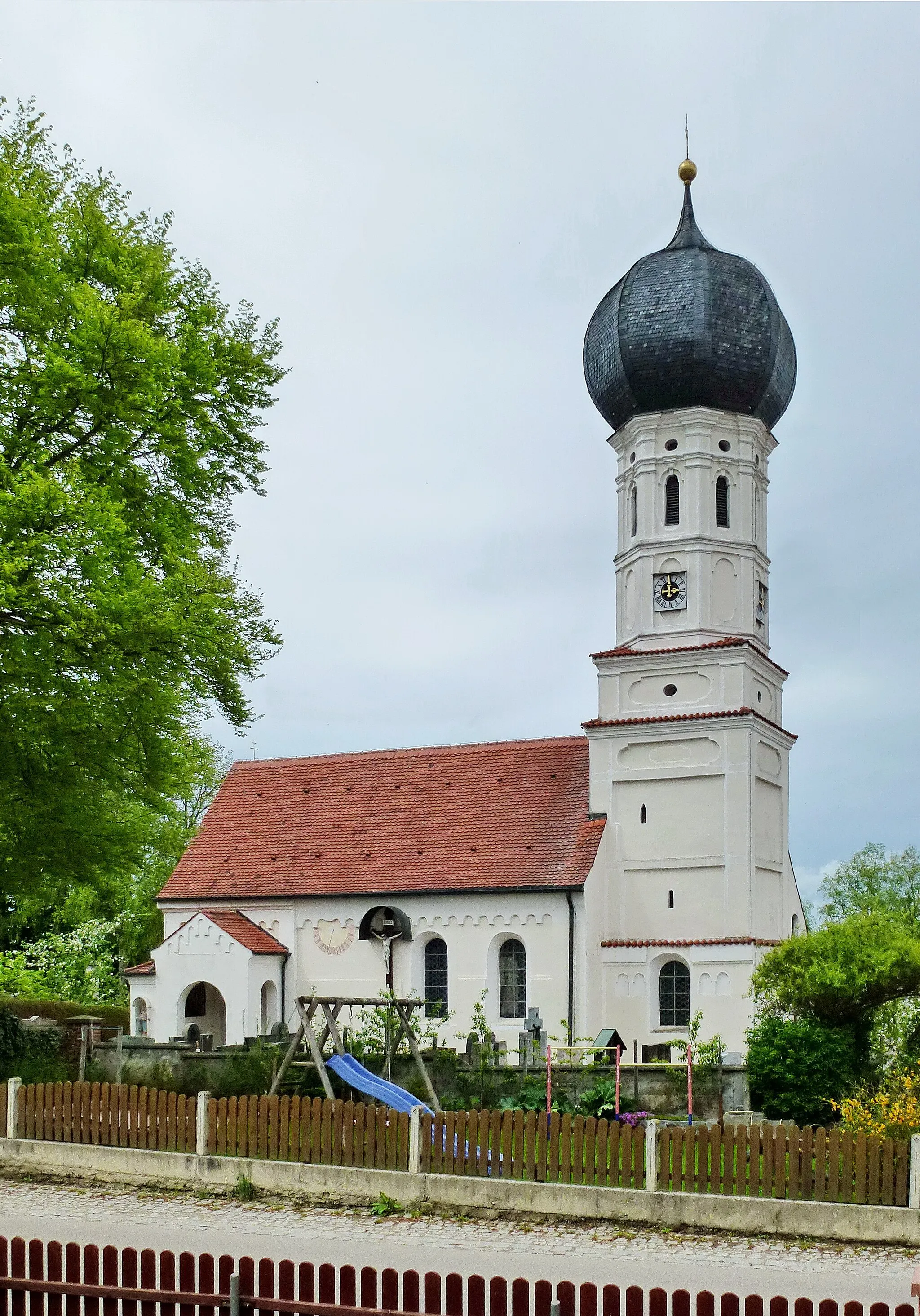 Photo showing: Rumeltshausen (Gde Schwabhausen) Dorfstr25, Kirche St.  Laurentius. Aufnahme aus SSO