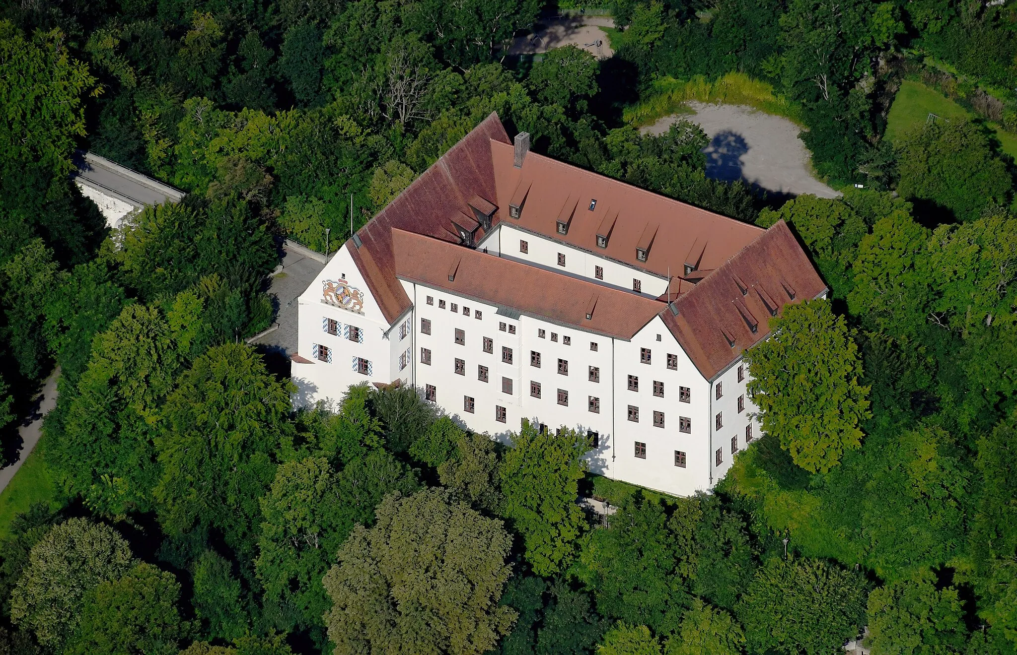 Photo showing: Aerial image of the Schloss Starnberg (view from the east)