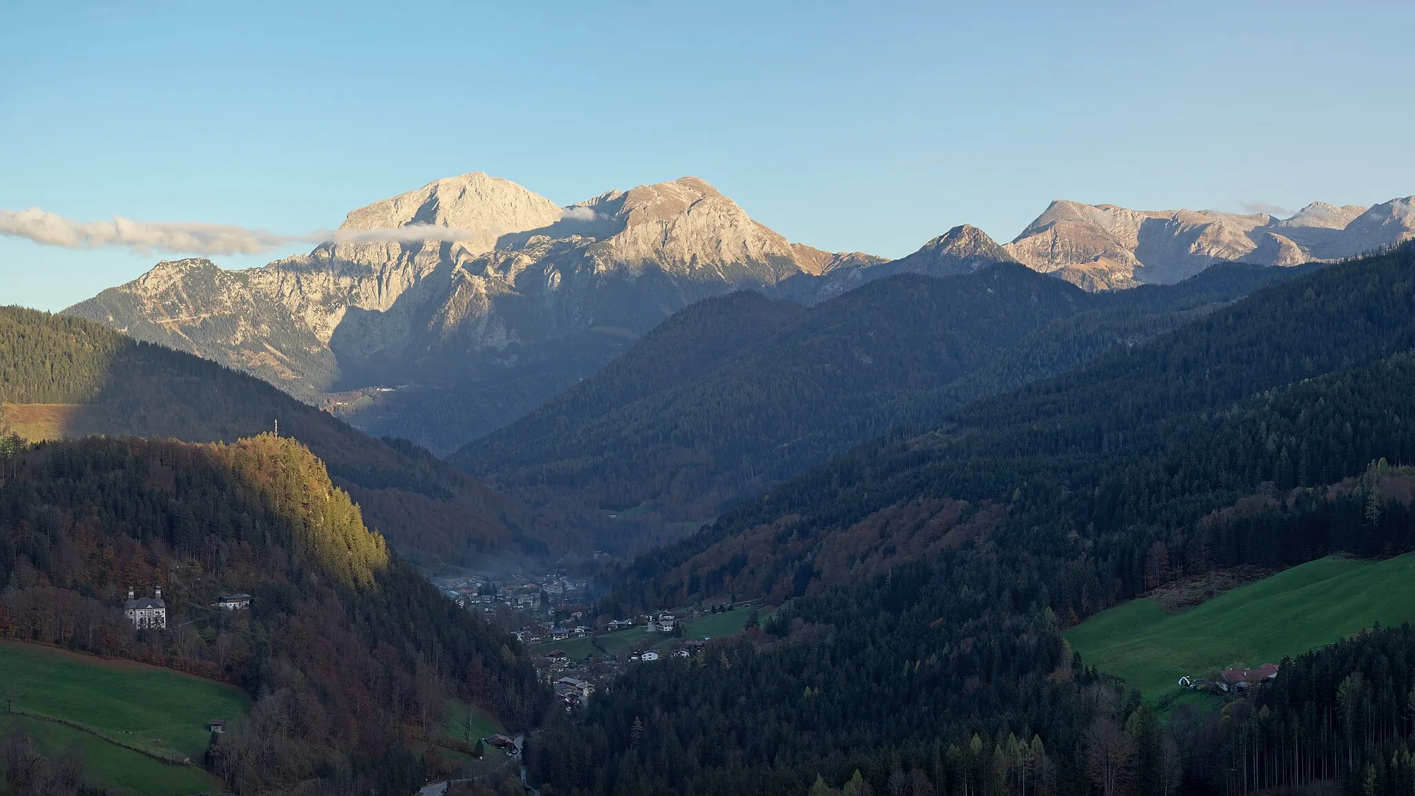 Photo showing: Evening view from the Wartstein over Ramsau to the Hoher Göll