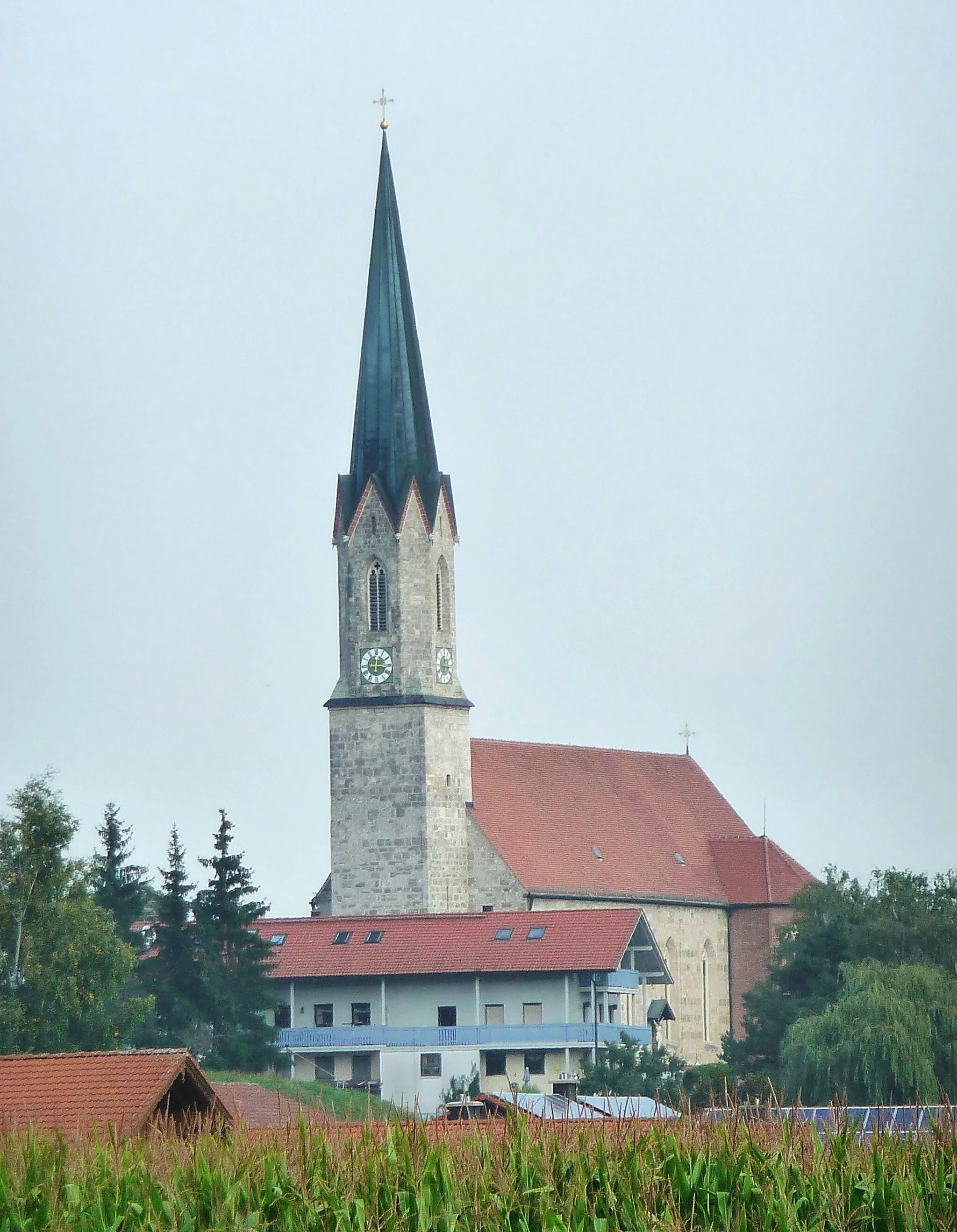 Photo showing: Die Pfarrkirche St. Jakobus in Taufkirchen