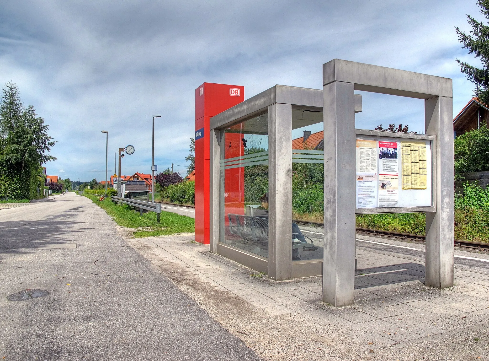 Photo showing: Deutschland, Bayern, Oberbayern, Regierungsbezirk Weilheim-Schongau, Gemeinde Raisting, Bahnhof
