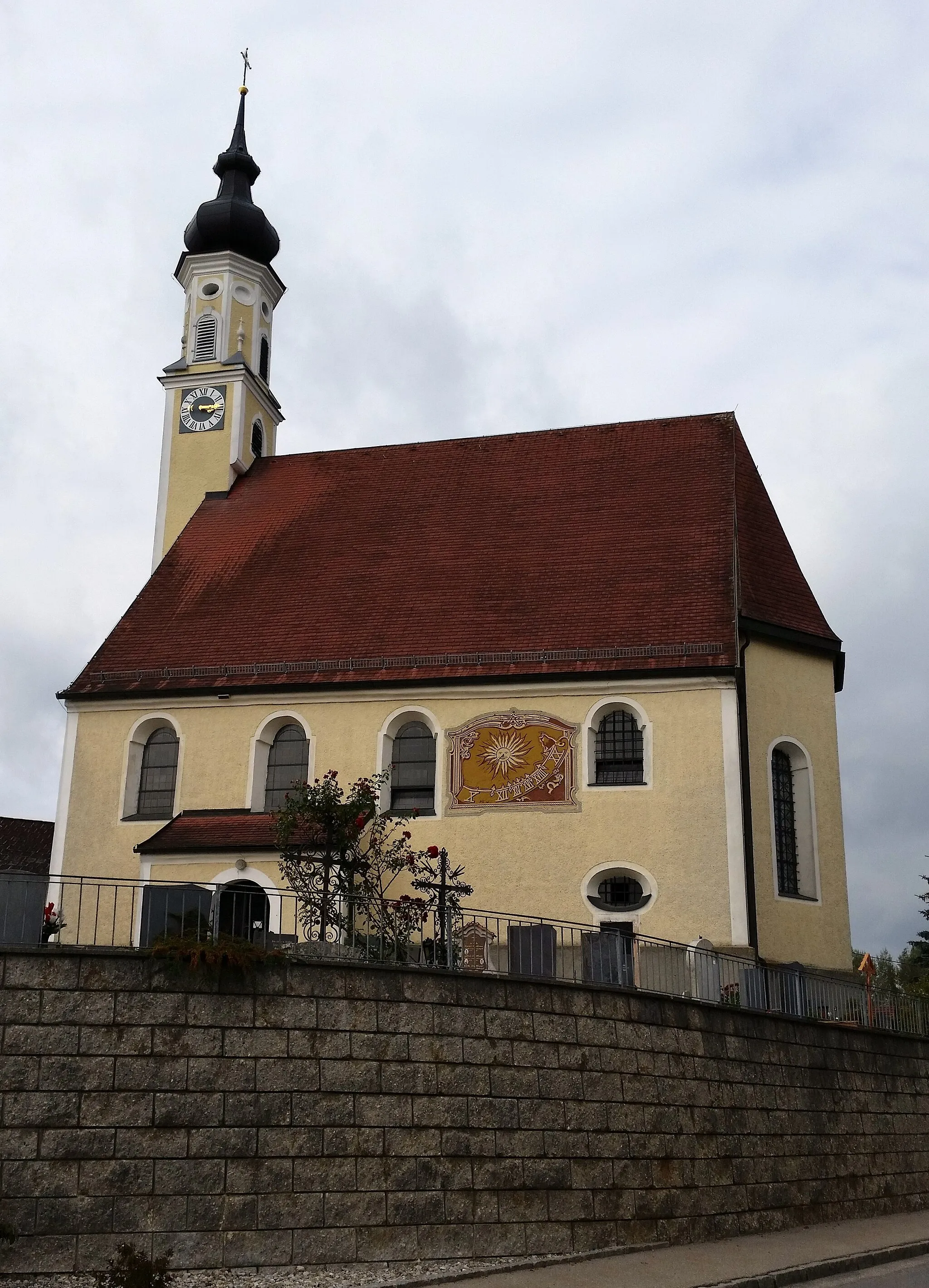 Photo showing: Kath. Pfarrkirche hl. Maria Magdalena und Friedhof