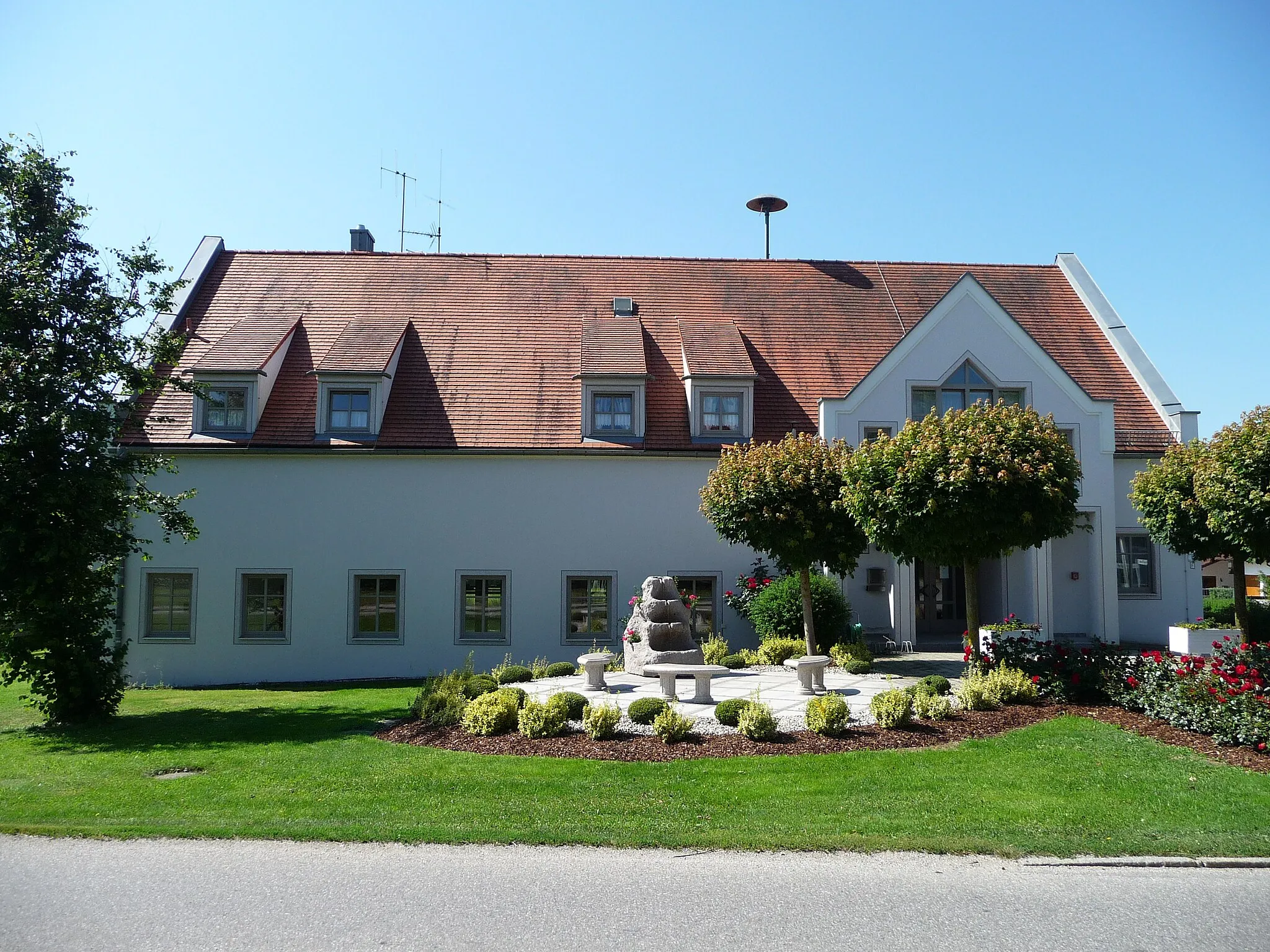 Photo showing: Das Rathaus der Gemeinde Geratskirchen