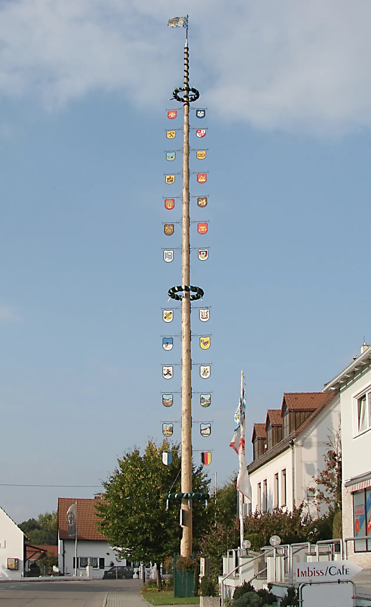 Photo showing: Maypole in Aresing, Bavaria