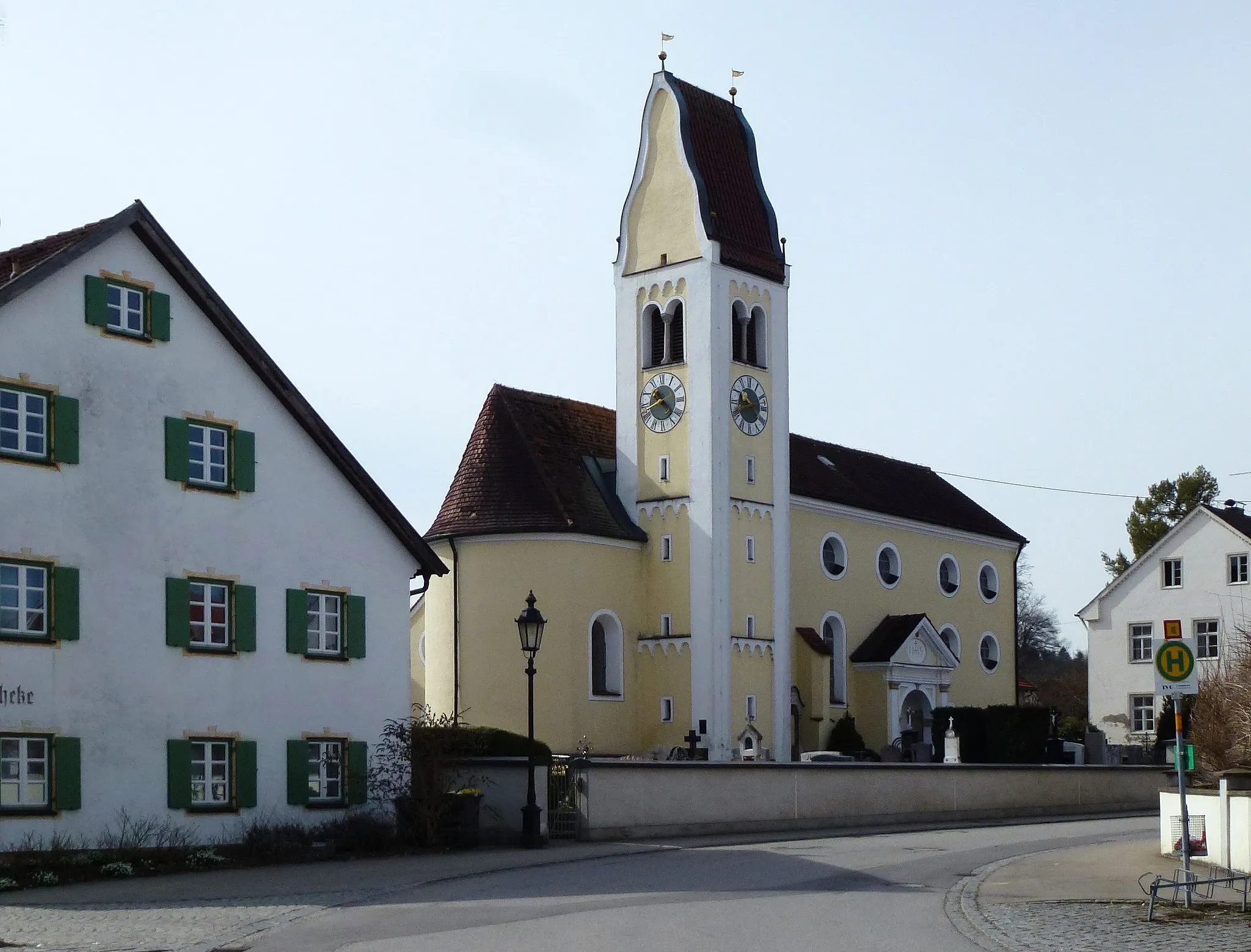 Photo showing: Windach_Von-Pfetten-Füll-Platz 3, Katholische Nebenkirche Kirche St Petrus  und Paulus, Ansicht von NO