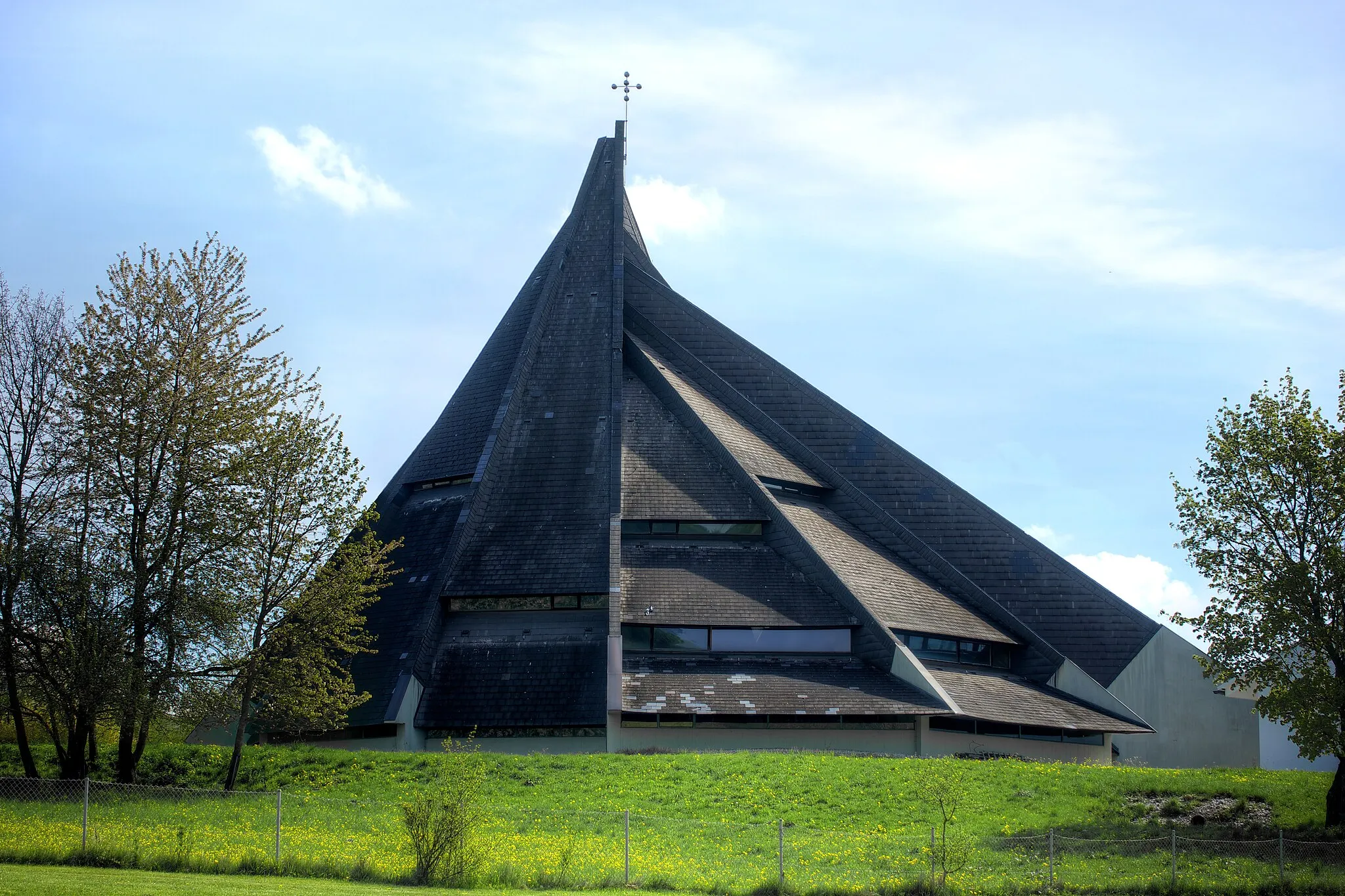 Photo showing: Highway church "Maria am Wege" in Windach, administration district Landsberg am Lech, Bavaria, Germany, as seen from South.