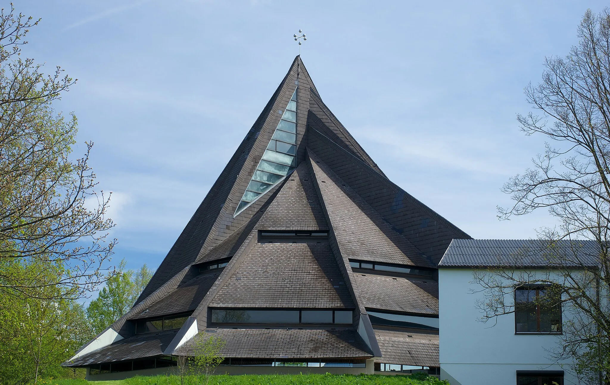 Photo showing: Highway church "Maria am Wege" in Windach, administration district Landsberg am Lech, Bavaria, Germany, as seen from South.