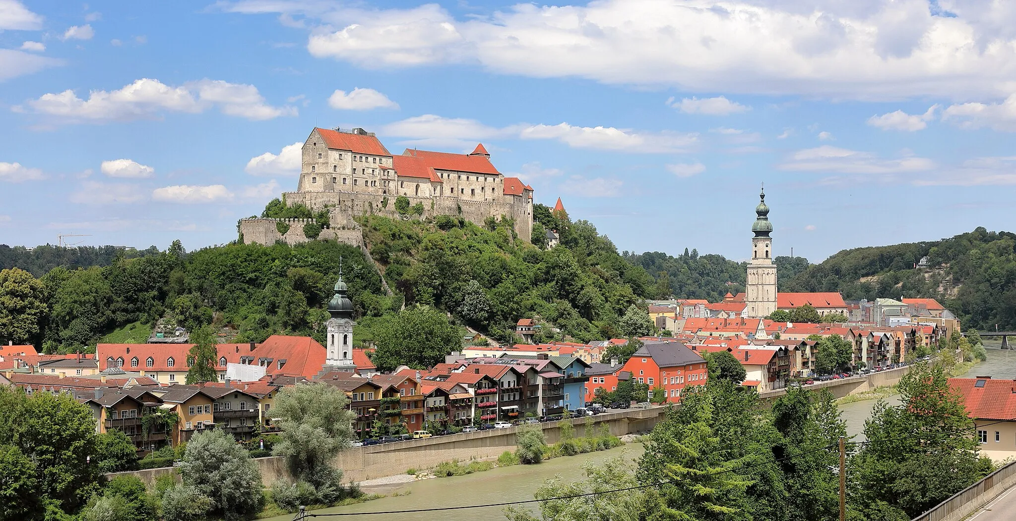 Photo showing: Südansicht der Altstadt der deutschen Herzogstadt Burghausen im oberbayerischen Landkreis Altötting.