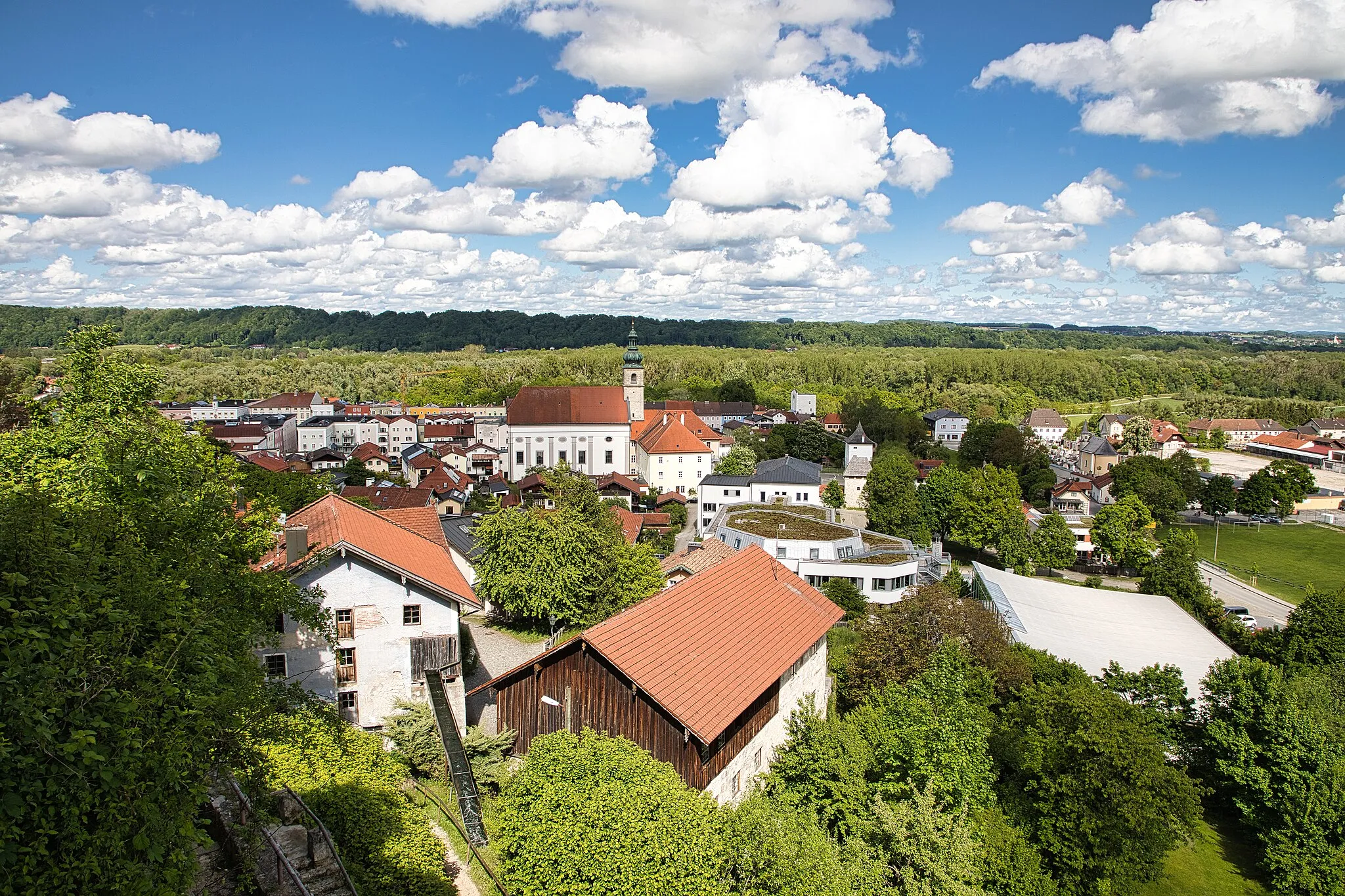 Photo showing: The town of Tittmoning in Upper Bavaria seen from the castle.