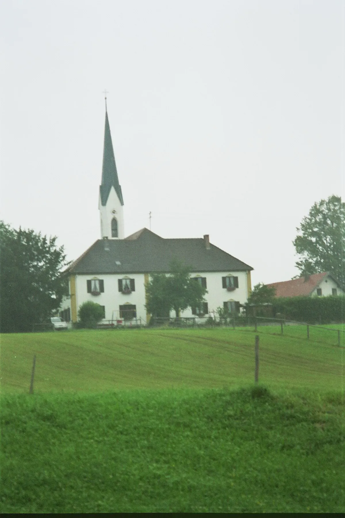 Photo showing: Die Dorfkirche in Schönberg (Gemeinde Rottenbuch)