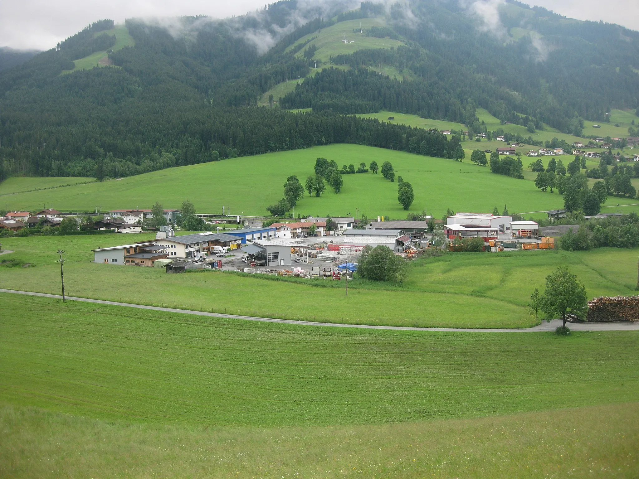 Photo showing: Gewerbegebiet von Brixen im Thale