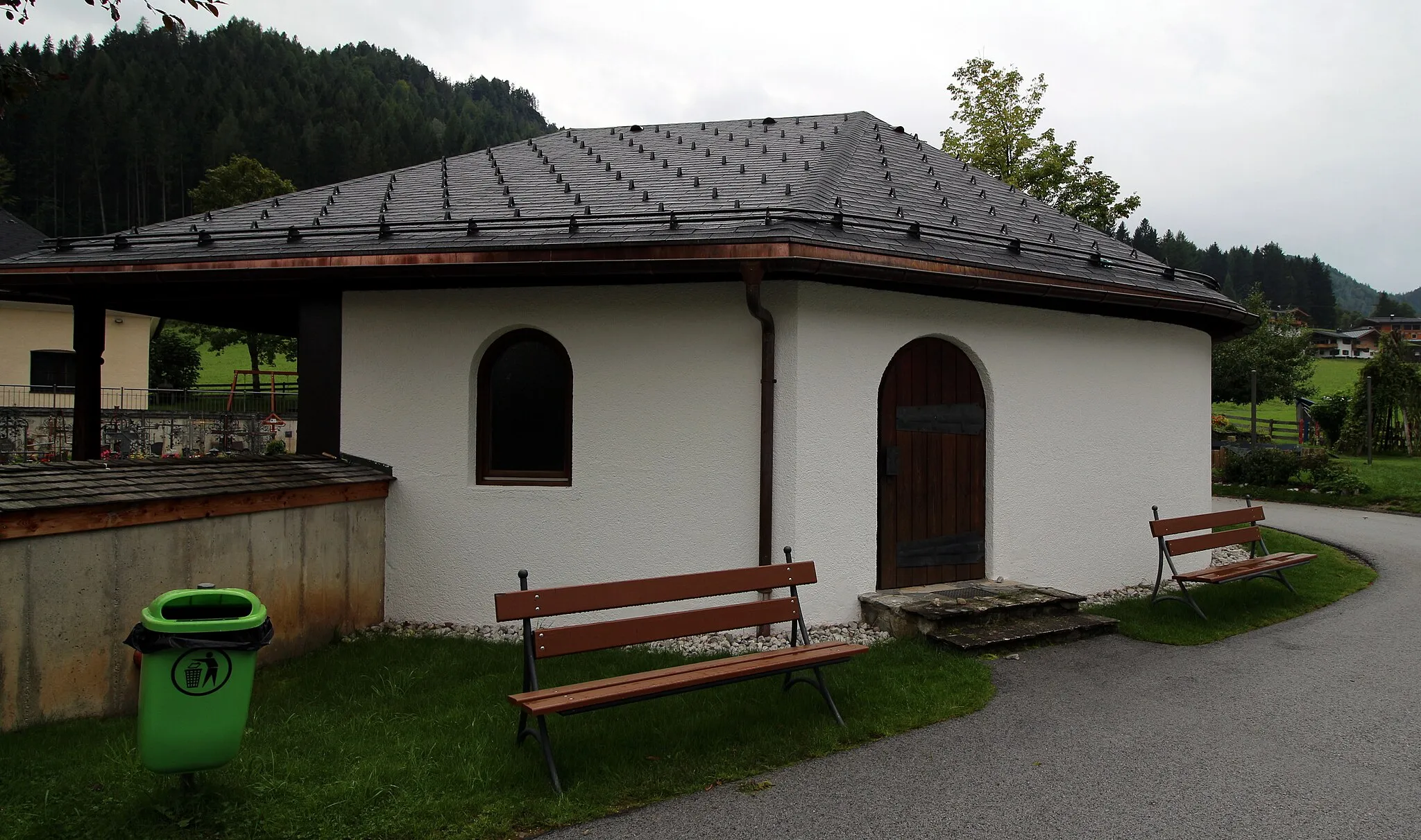 Photo showing: Neuer Friedhof mit Aufbahrungshalle in Waidring, Tirol.