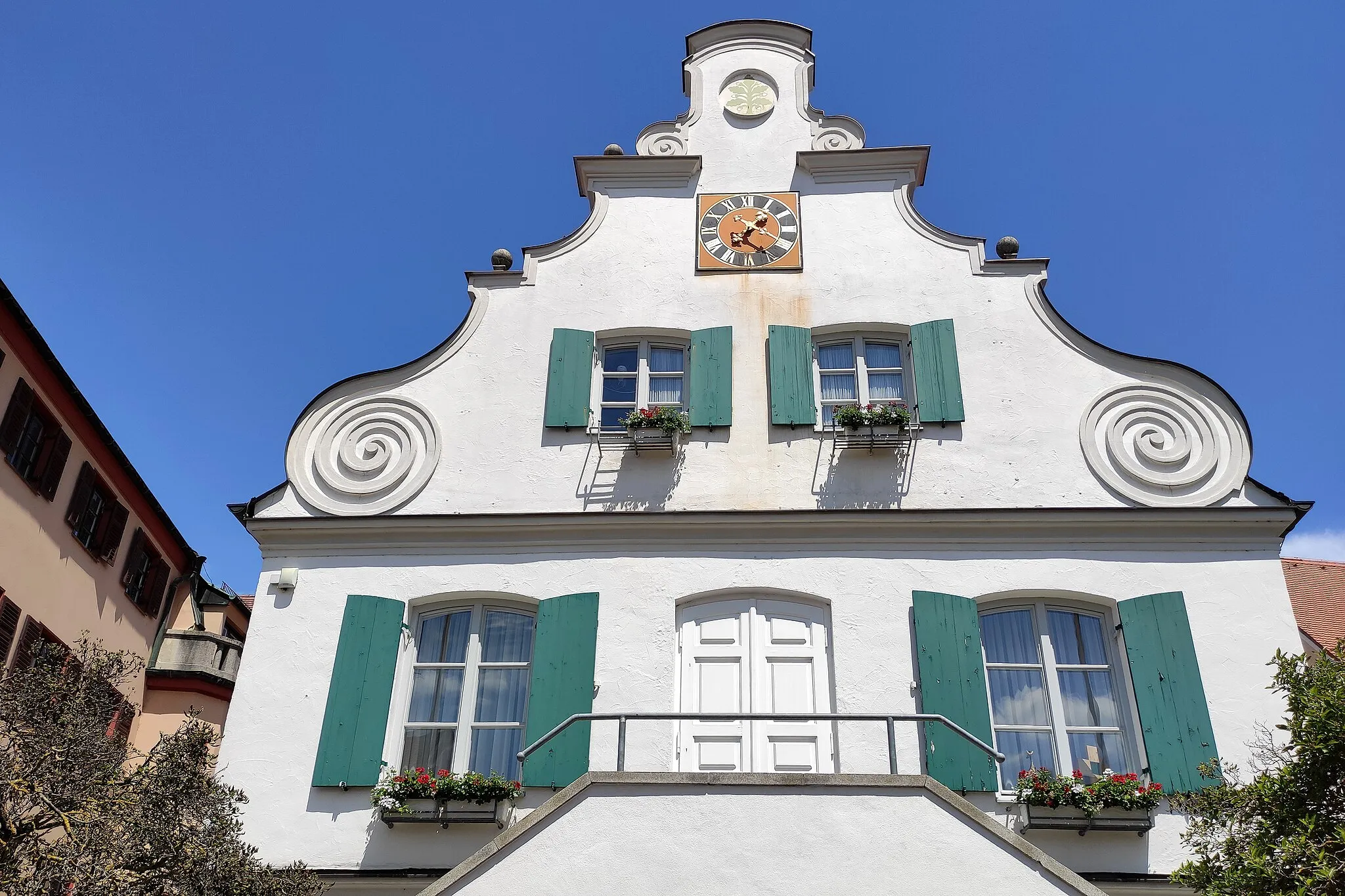 Photo showing: Das Rathaus in Aichach wurde 1705/06 errichtet.