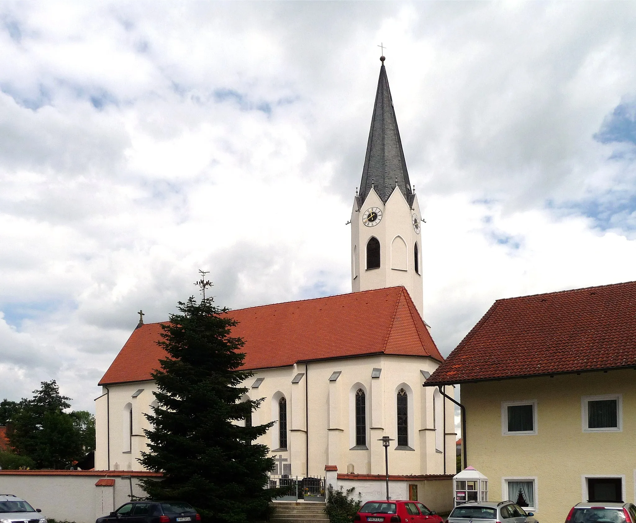 Photo showing: Die Pfarrkirche St. Stephanus in Malgersdorf