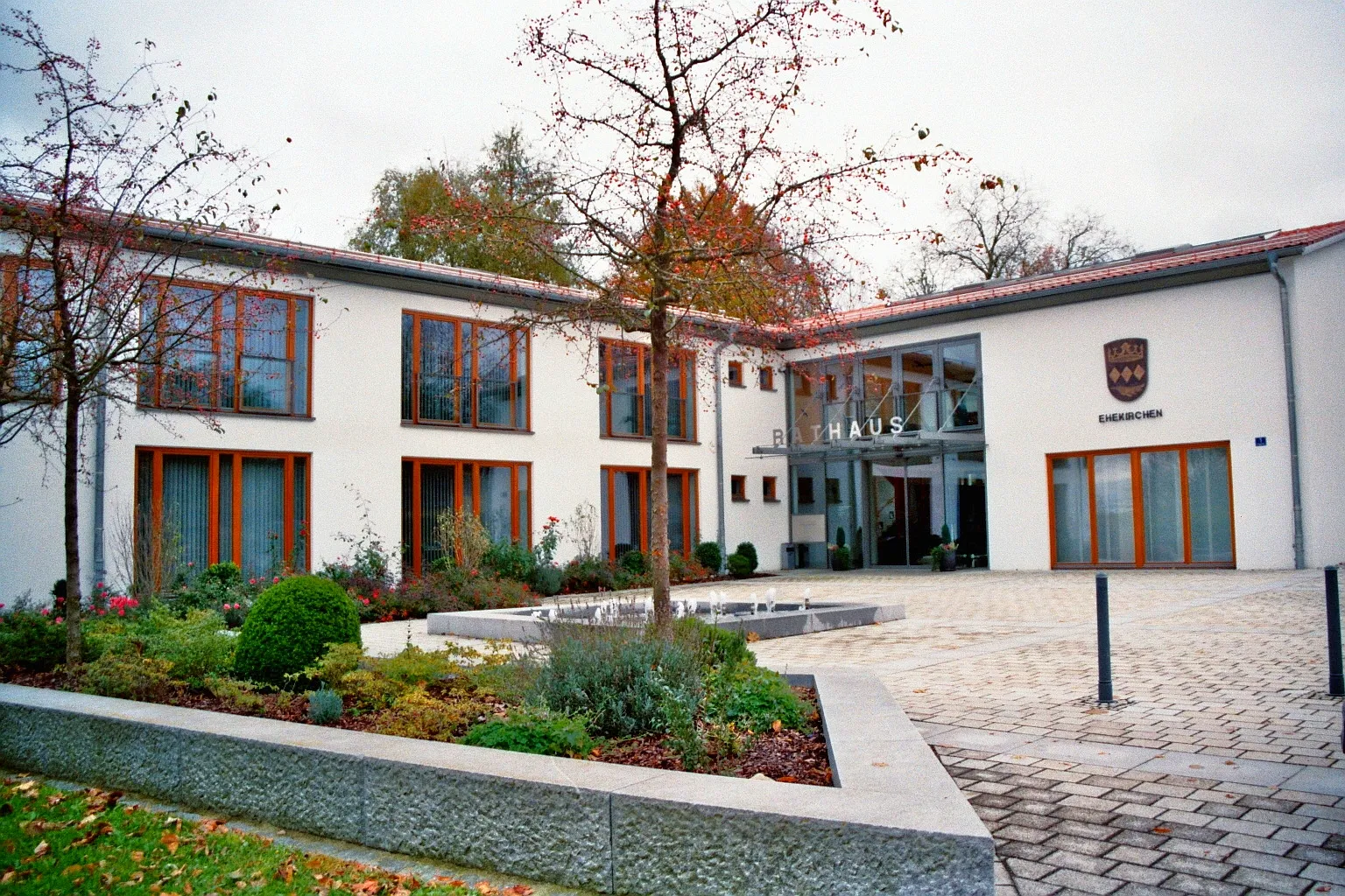 Photo showing: Town hall of Ehekirchen, District Neuburg-Schrobenhausen, Bavaria, Germany.