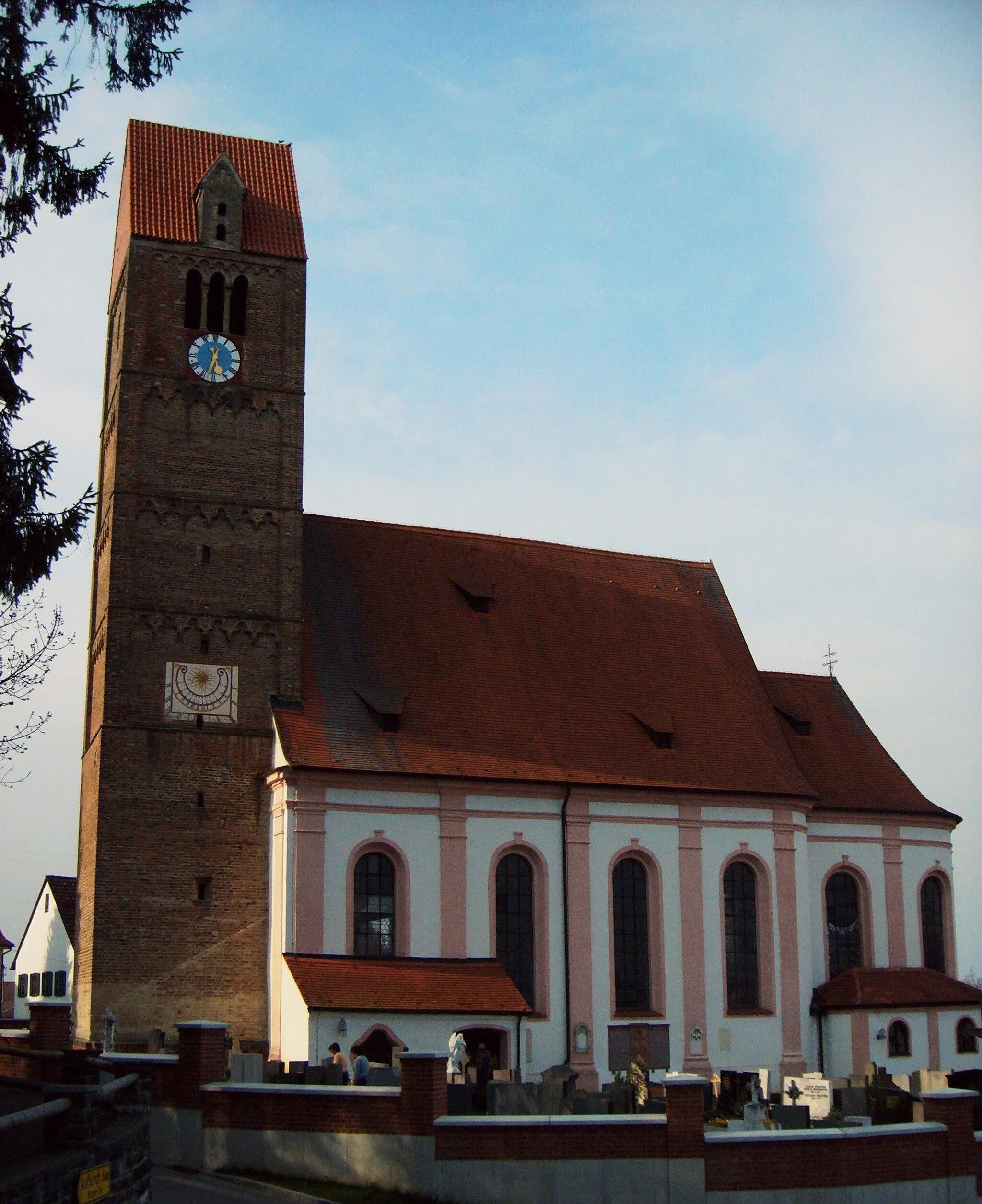 Photo showing: Leeder (Fuchstal), Parish Church of the Annunciation from south-west.
